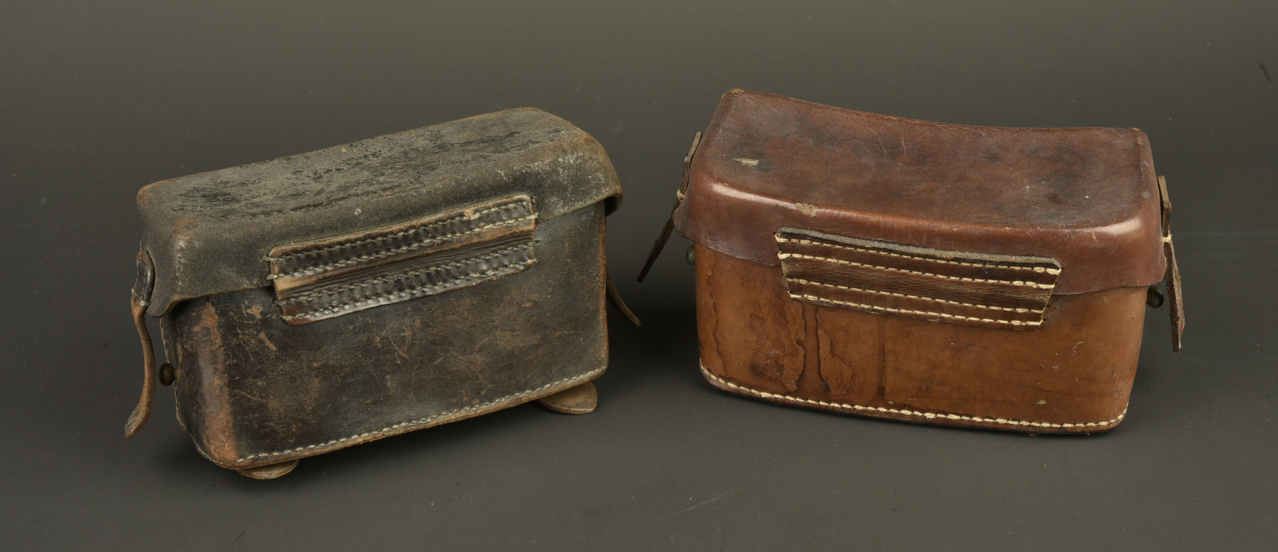 Deux sacoches d'infirmier allemand. Two German medic pouches. — photo 8