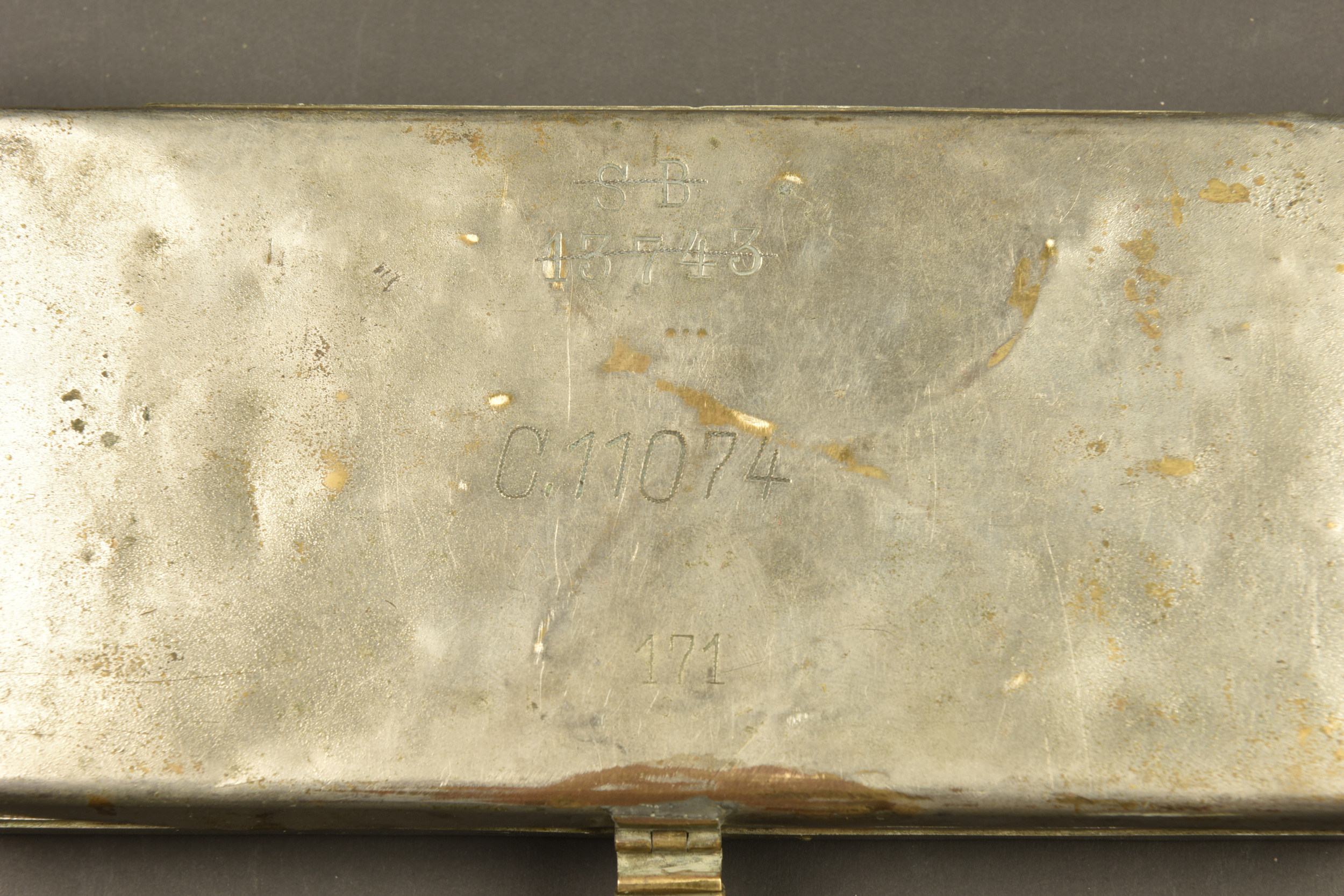 Insigne d'infirmier allemand et boîte d'ustensiles médicaux. German medic badge and medical instrument case. — photo 4