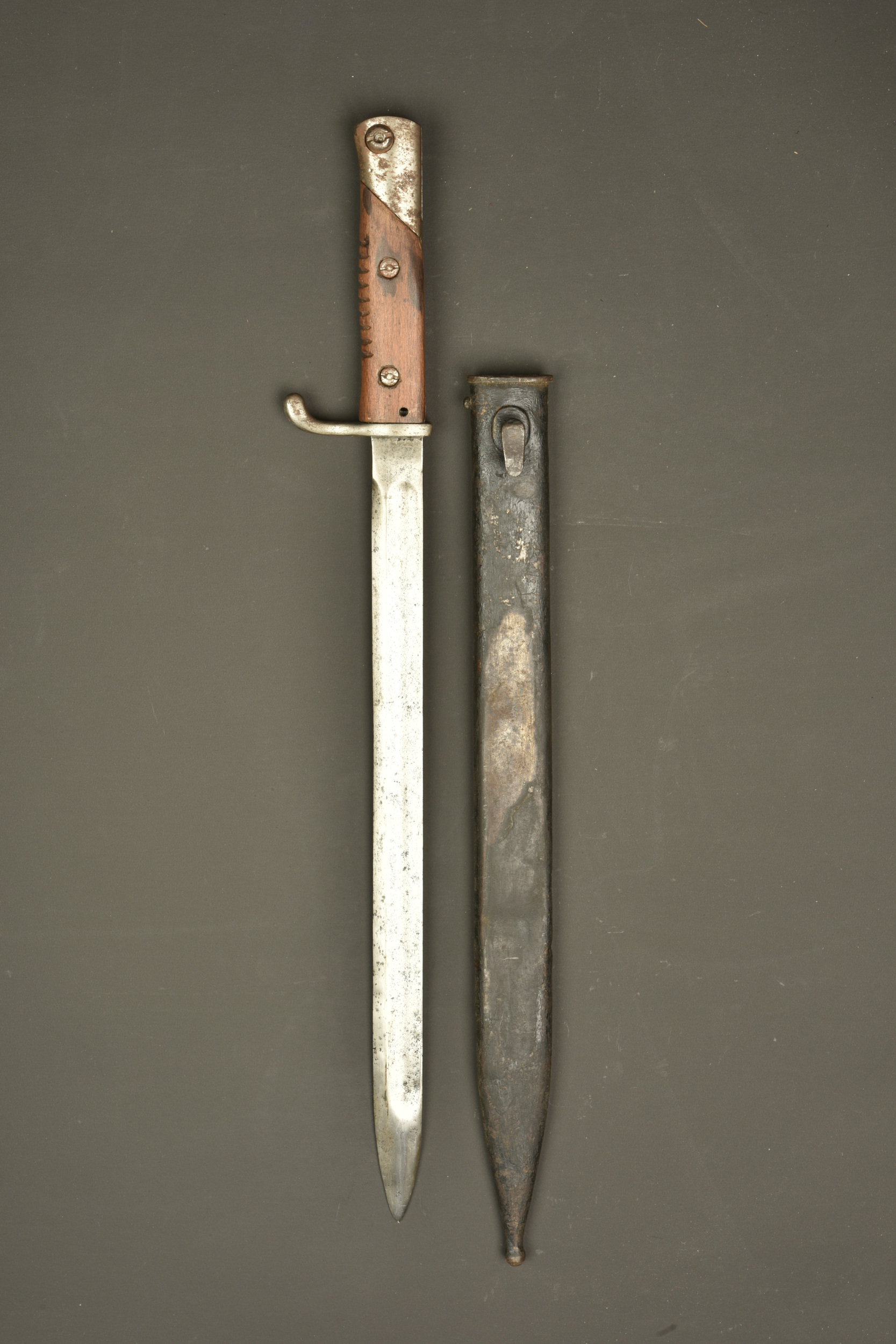 Baïonnette allemande Gottscho dite de mitrailleur. German Gottscho bayonet, known as the machine gunner’s bayonet. — photo 1