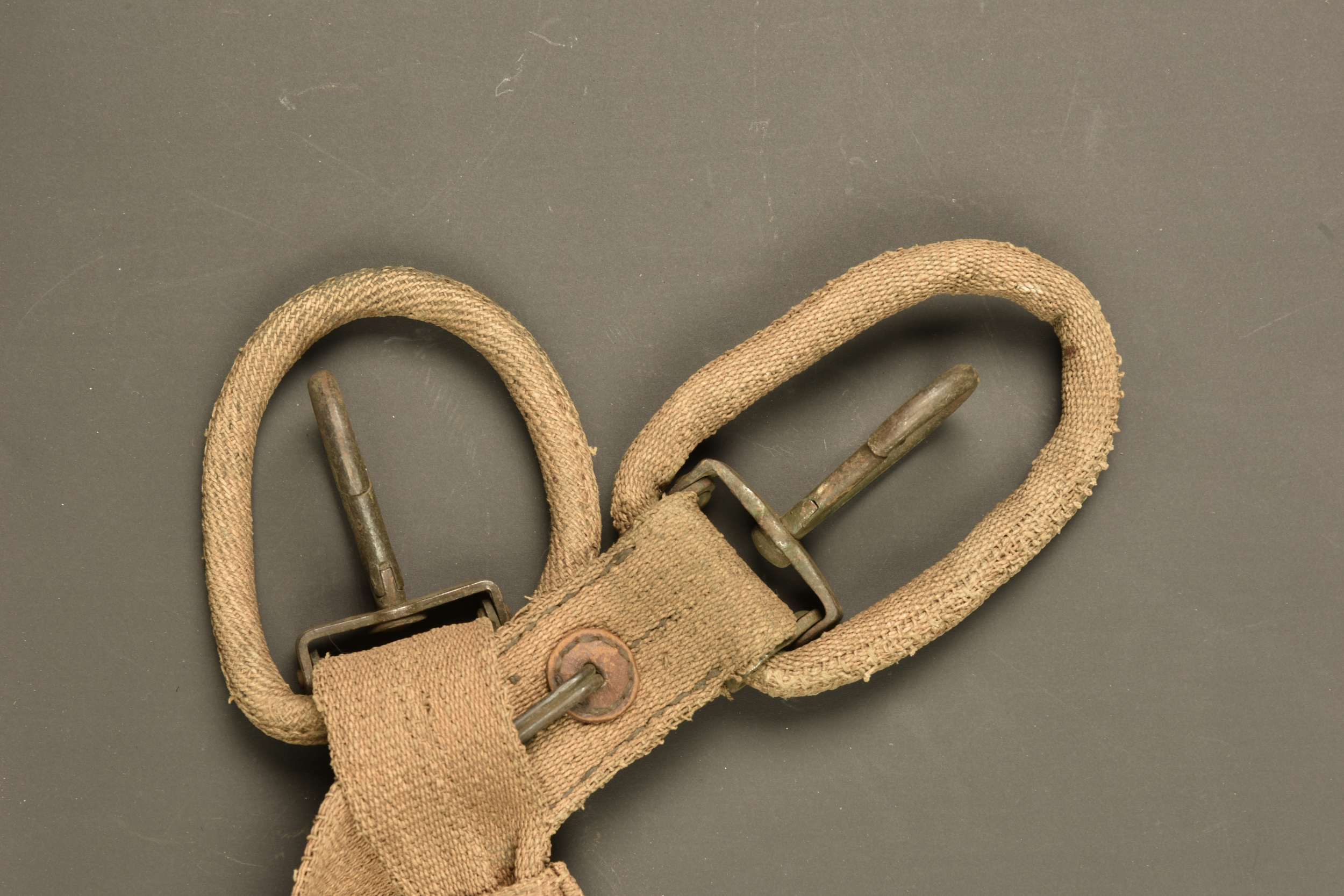 Sangle de mitrailleur MG08 ersatz en ortie. Ersatz MG08 machine gunner’s sling made of nettle fiber. — photo 3