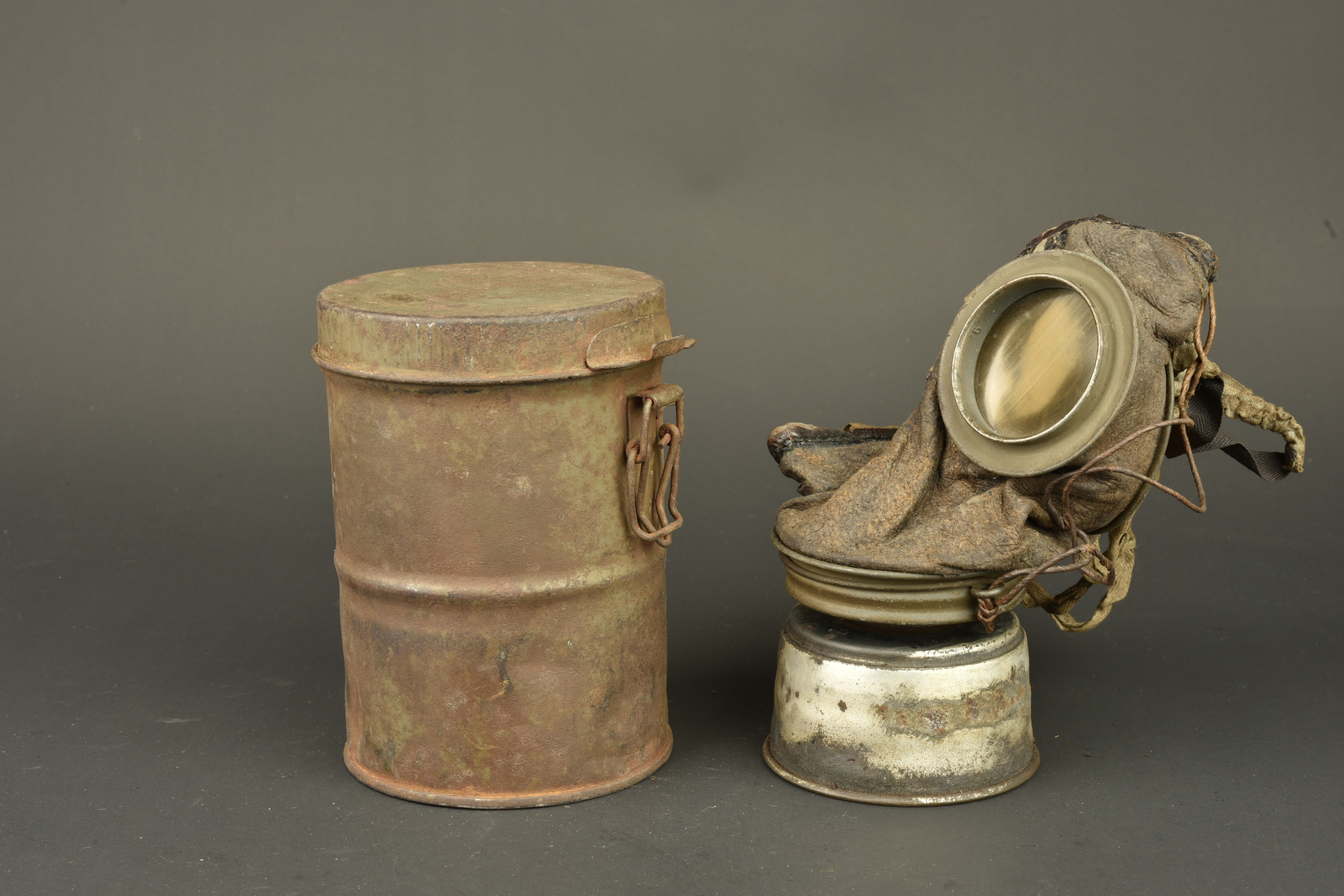 Masque anti gaz allemand Lederschutzmaske 1917. German Lederschutzmaske 1917 gas mask — photo 1