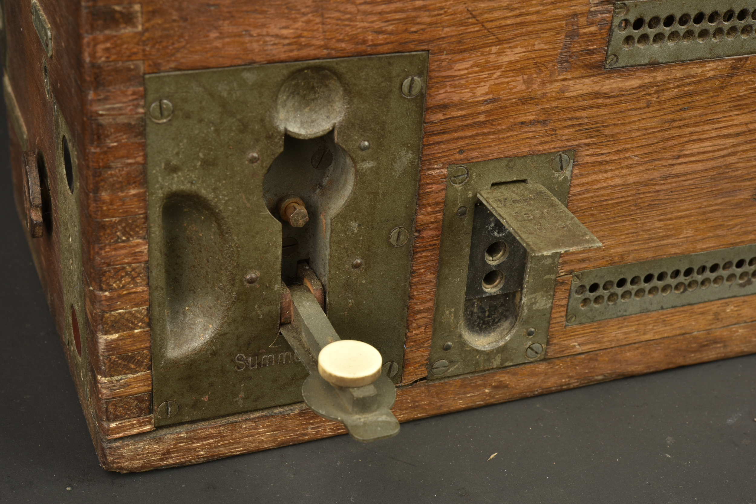 Téléphone de campagne allemand Feldfernsprecher 1916 type B. German field telephone Feldfernsprecher 1916 type B — photo 3