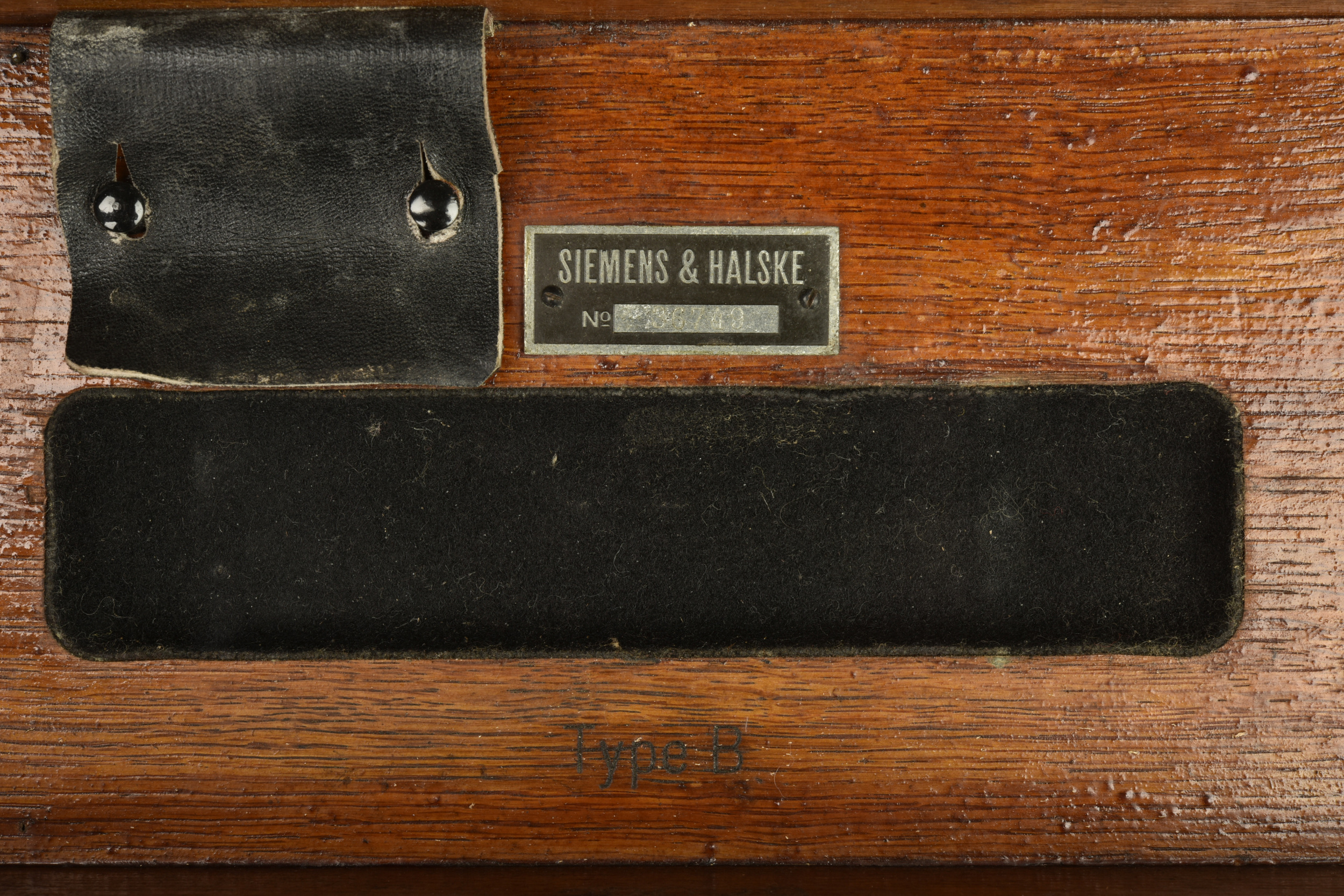 Téléphone de campagne allemand Feldfernsprecher 1916 type B. German field telephone Feldfernsprecher 1916 type B — photo 8