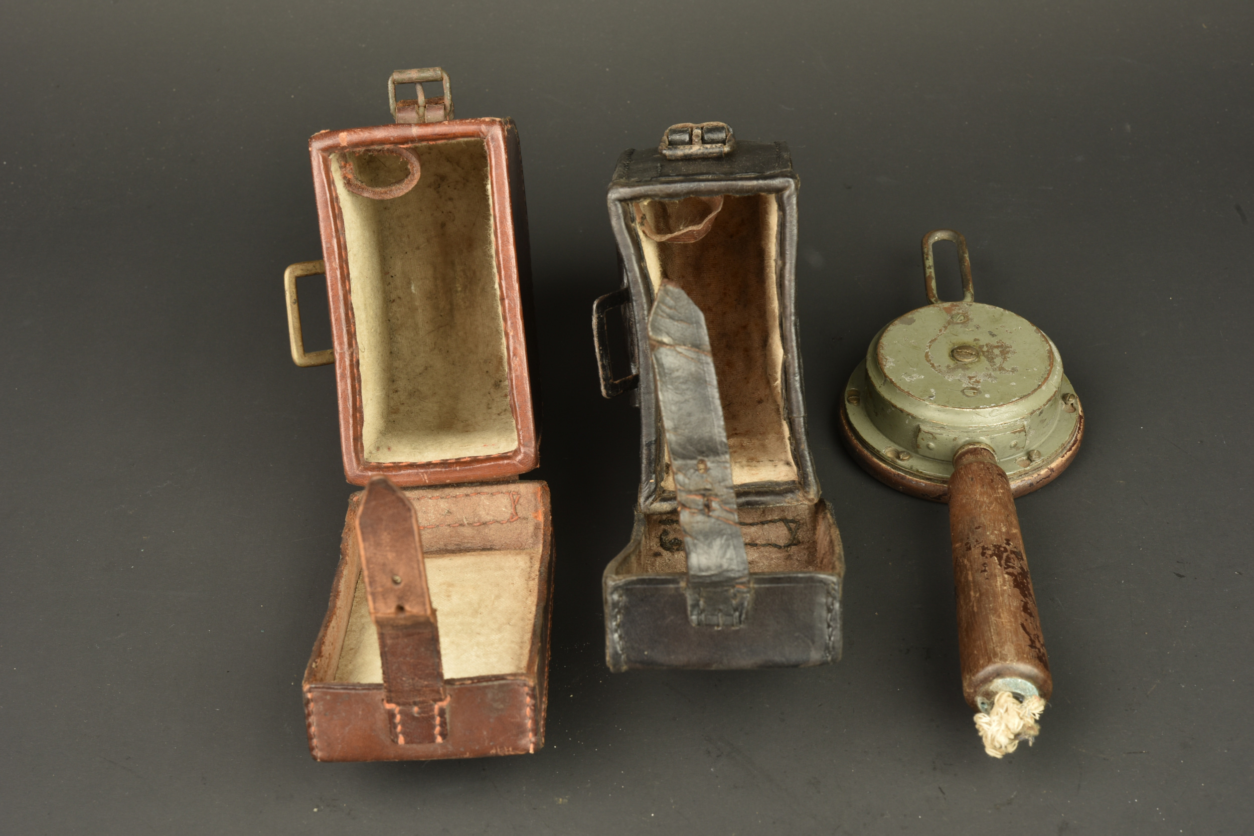 Etuis d'écouteurs et écouteur téléphonique allemands. German telephone receiver cases and telephone receiver — photo 2