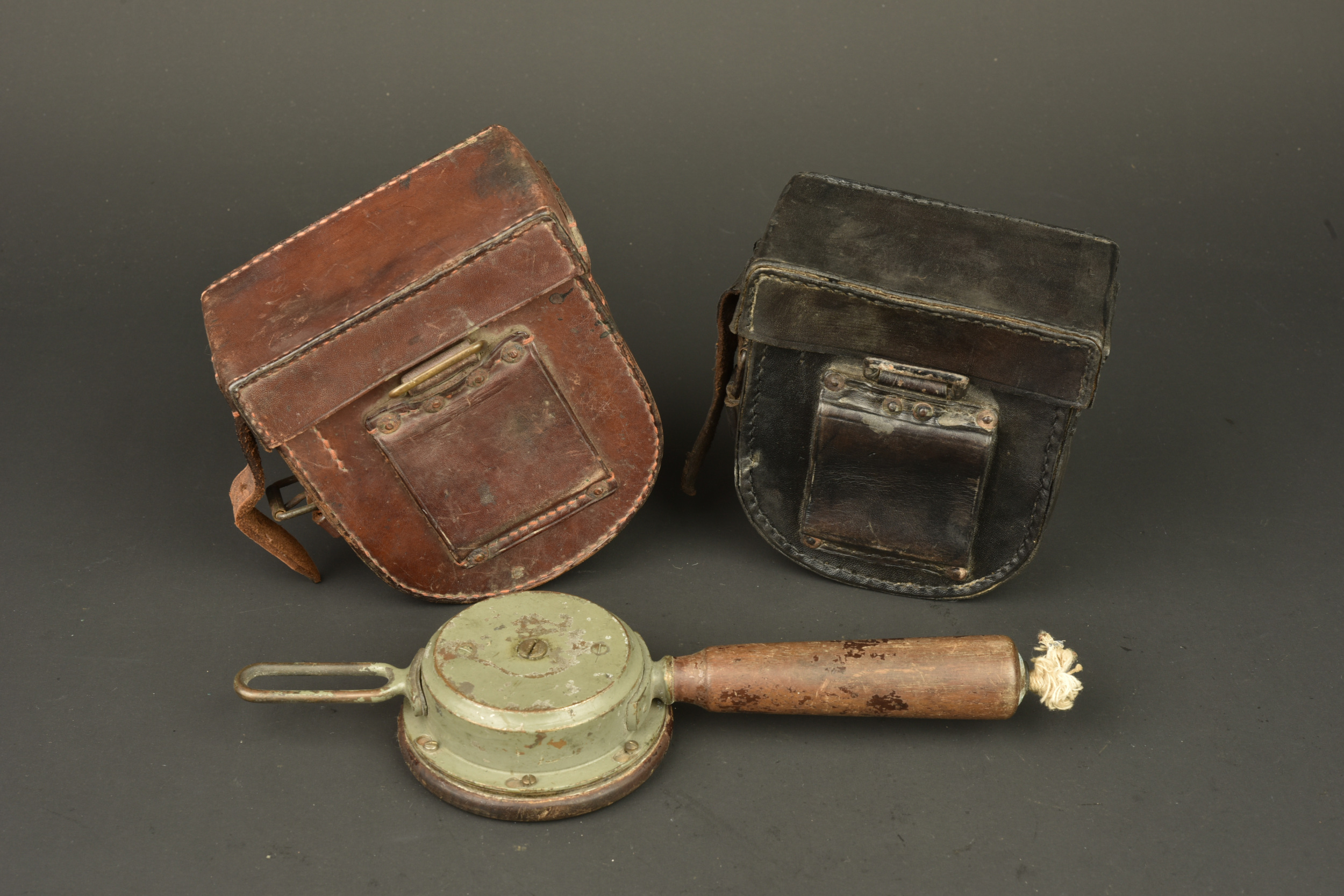 Etuis d'écouteurs et écouteur téléphonique allemands. German telephone receiver cases and telephone receiver — photo 7