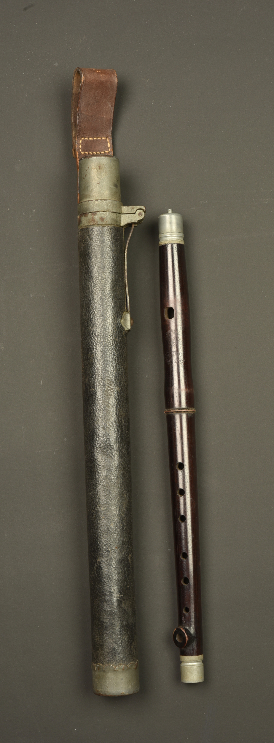 Fifre allemand avec son étui modèle 1915. German fife with its Model 1915 case — photo 1