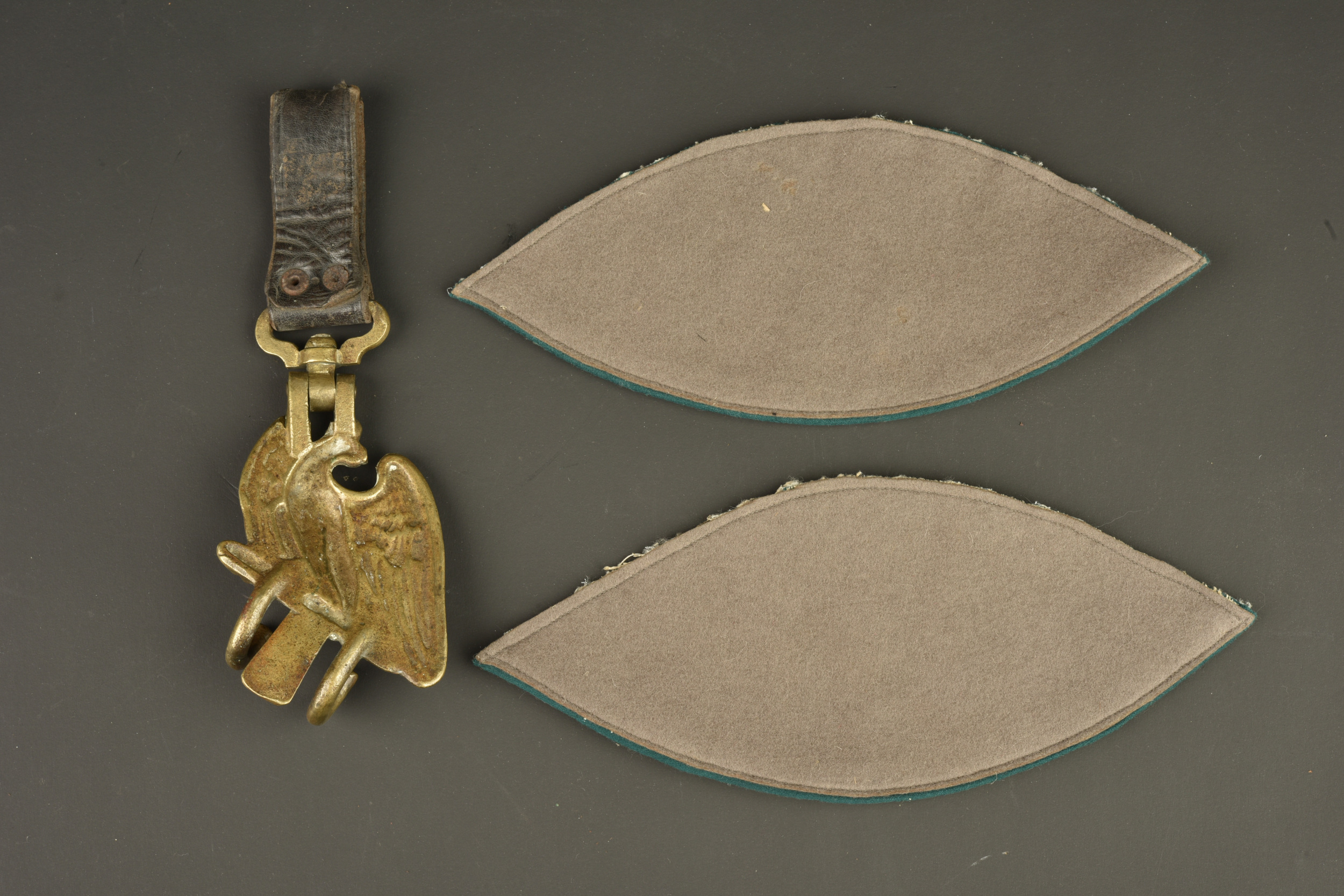 Lot d'objets de musique allemande. Lot of German musical instruments and accessories — photo 2