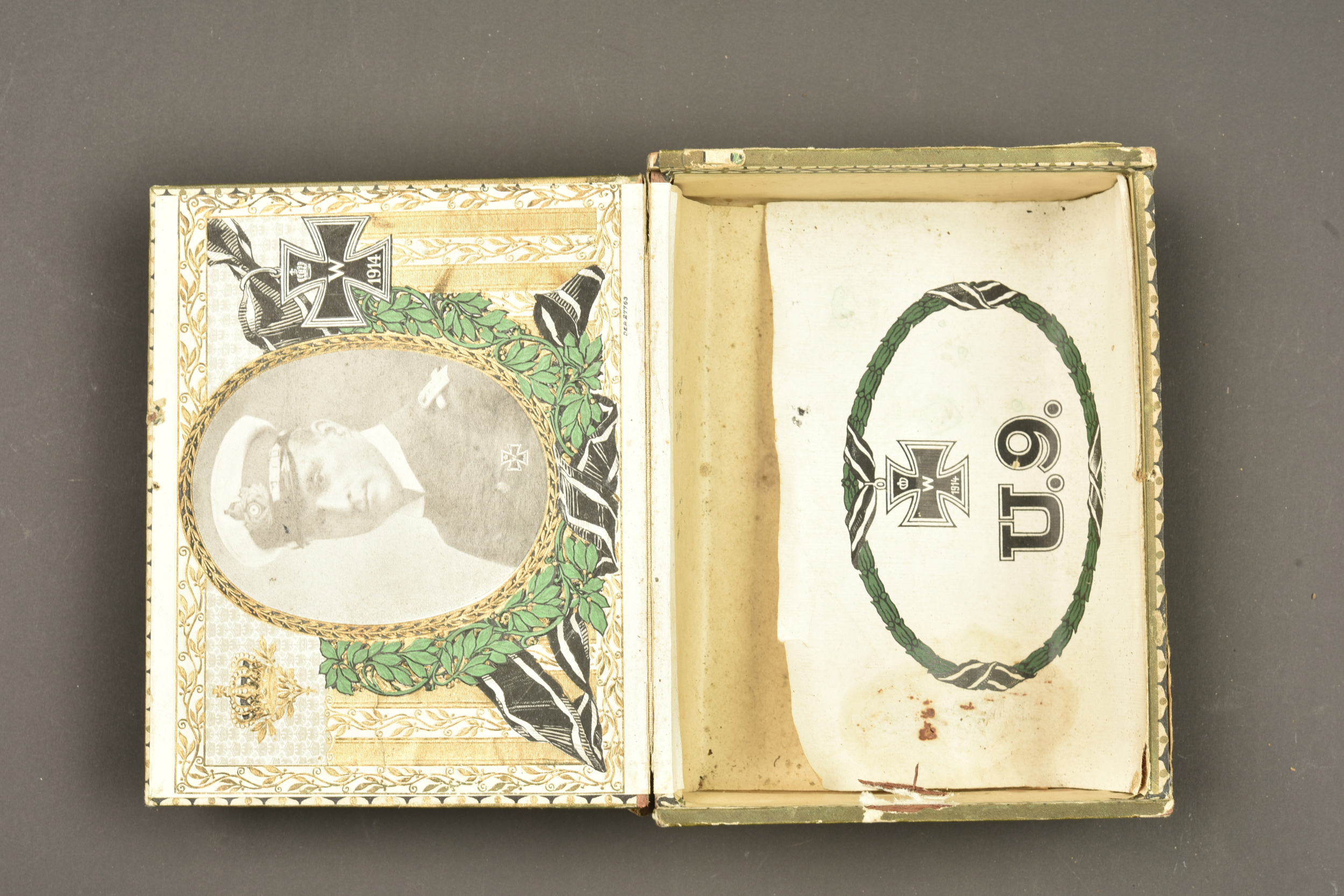 Boite de cigares à l'effigie de Otto Weddigen et du sous marin U9. Cigar box bearing the image of Otto Weddigen and submarine U9 — photo 3