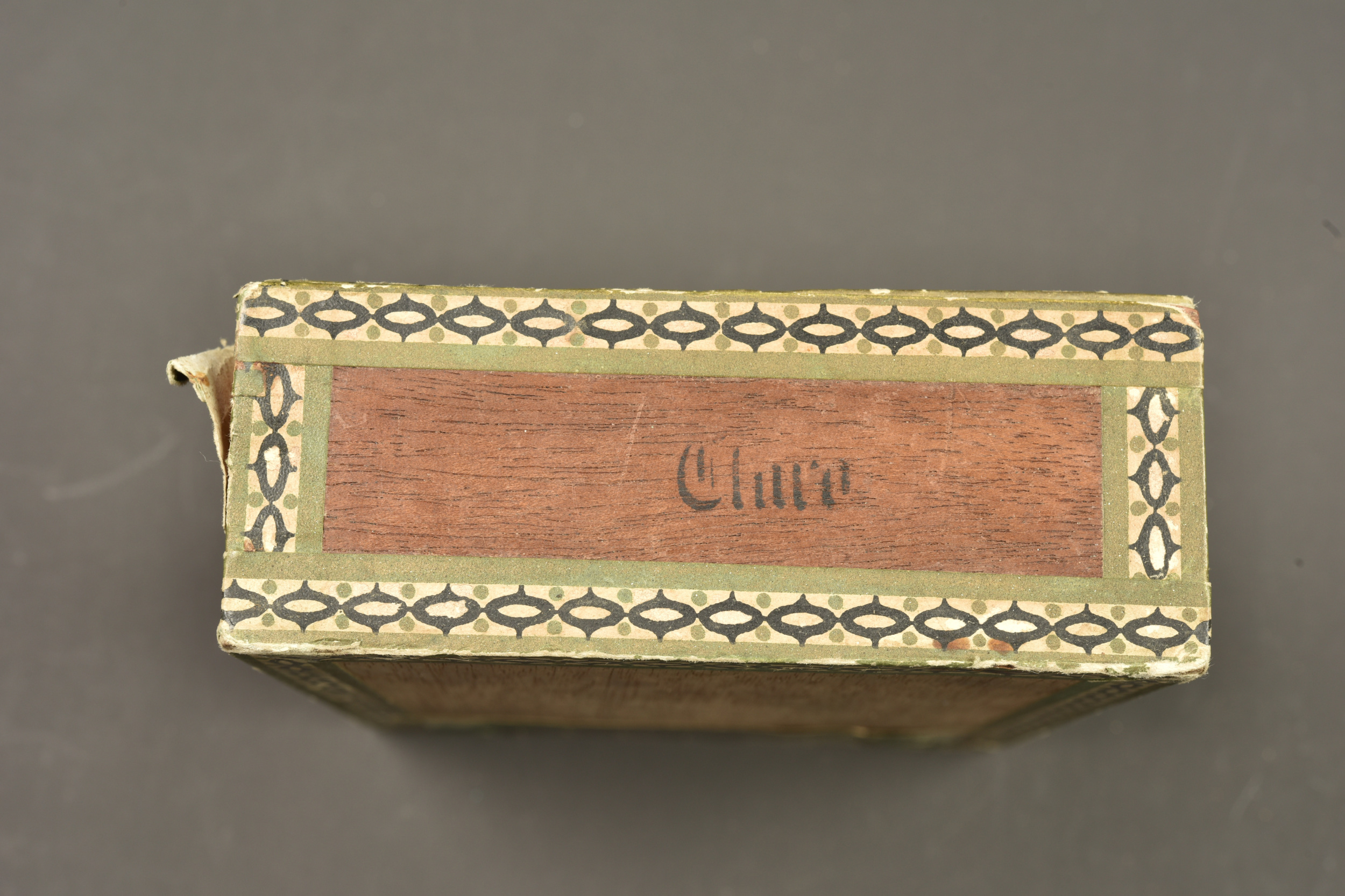 Boite de cigares à l'effigie de Otto Weddigen et du sous marin U9. Cigar box bearing the image of Otto Weddigen and submarine U9 — photo 4
