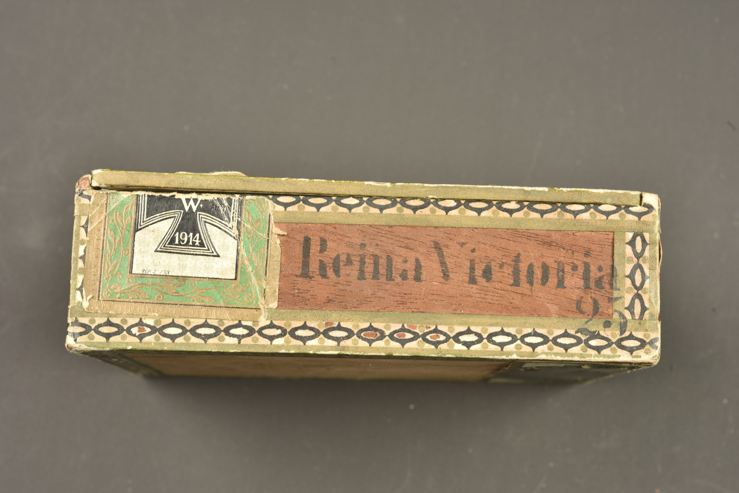 Boite de cigares à l'effigie de Otto Weddigen et du sous marin U9. Cigar box bearing the image of Otto Weddigen and submarine U9 — photo 5