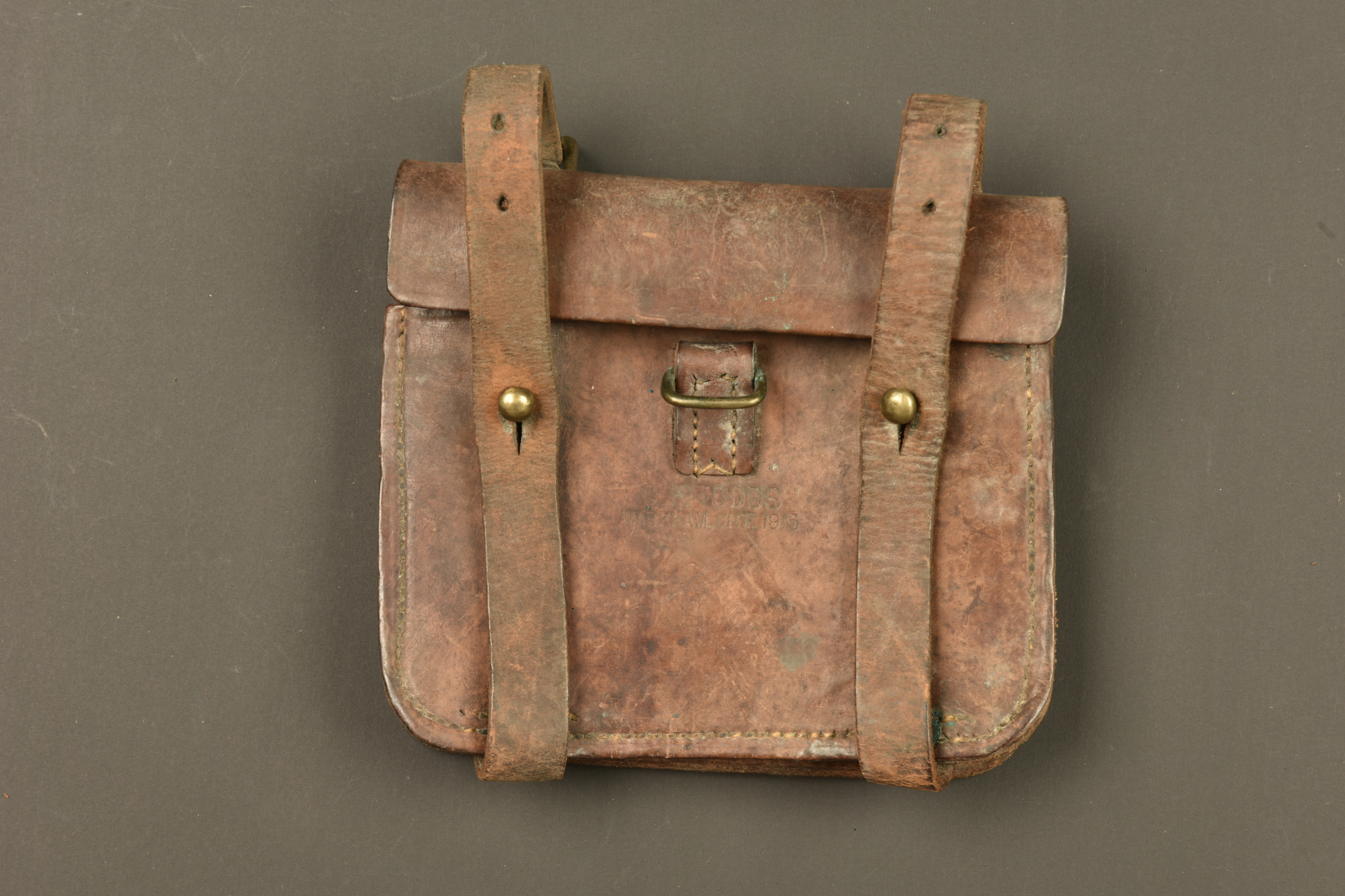 Cartouchière canadienne 4e Battalion et porte baïonnette. Canadian 4th Battalion ammunition pouch and bayonet frog — photo 1