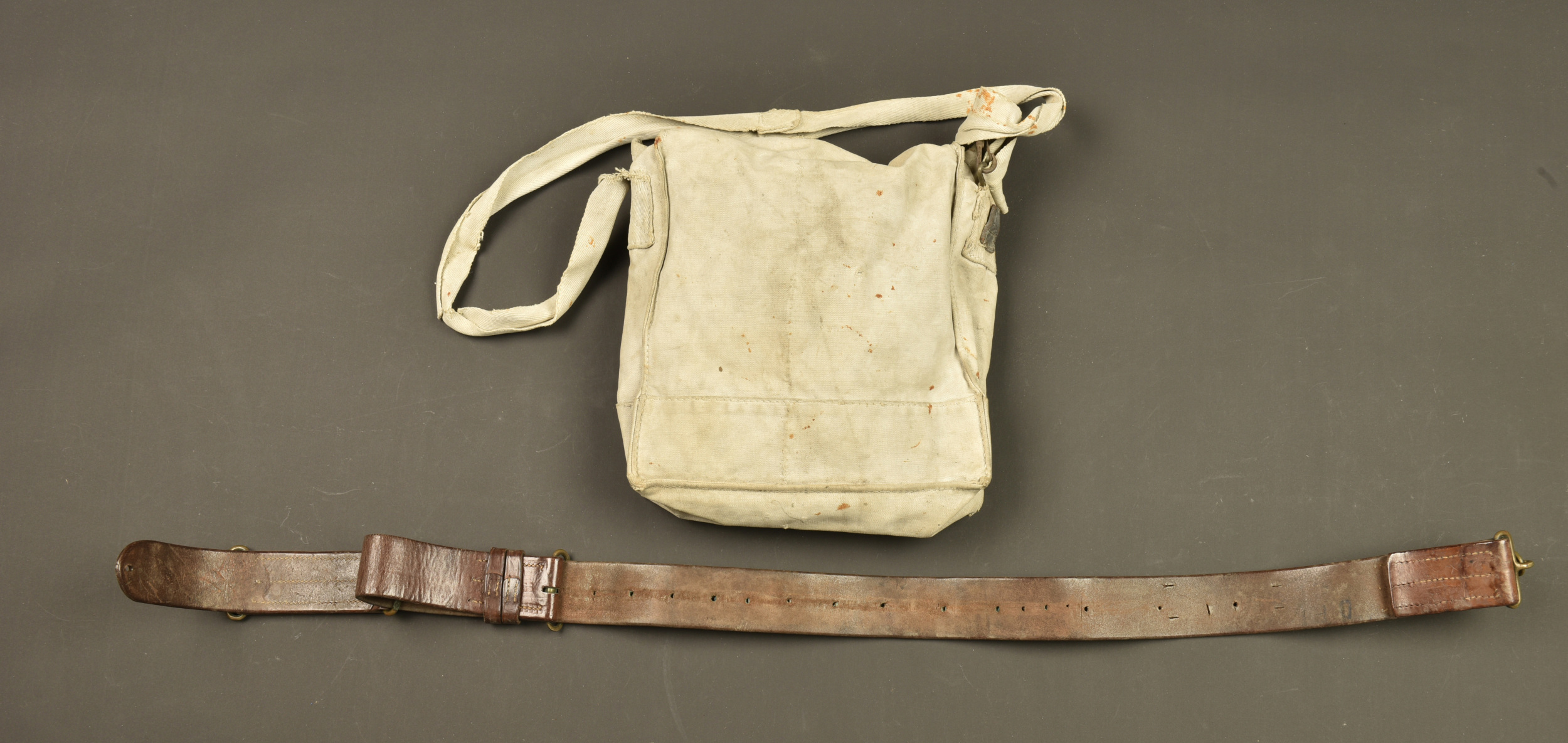 Ceinturon canadien Oliver Pattern et sacoche SBR pour masque anti-gaz. Canadian Oliver Pattern belt and SBR pouch for gas mask — photo 4