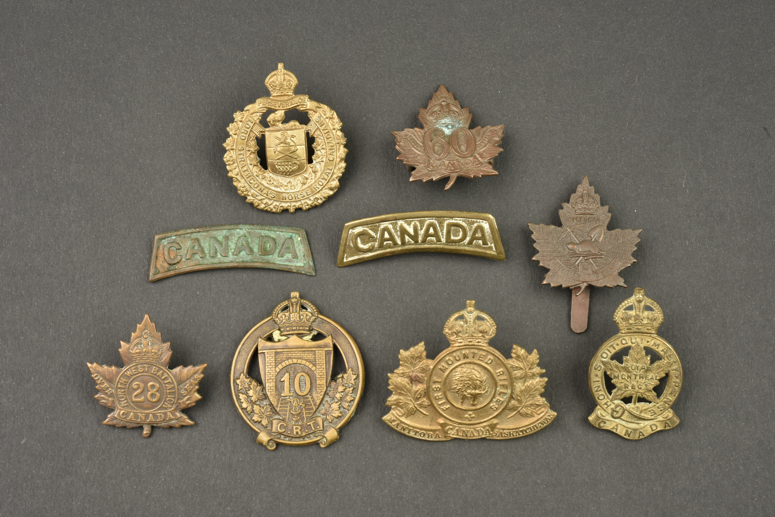 Lot de 9 insignes Canadiens. Lot of 9 Canadian badges — photo 1