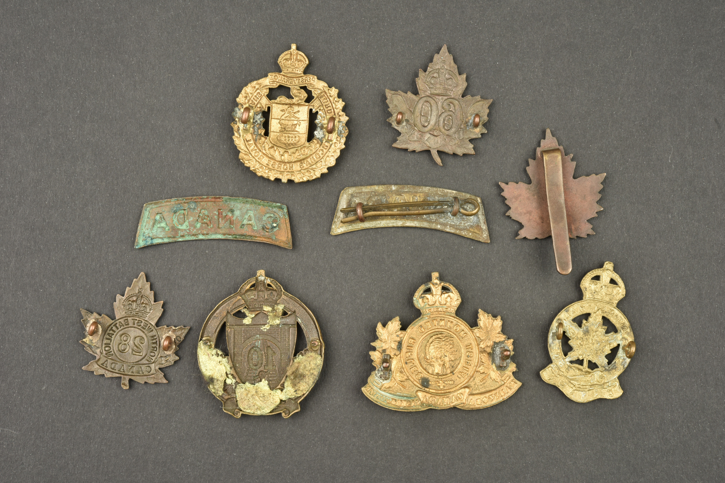 Lot de 9 insignes Canadiens. Lot of 9 Canadian badges — photo 2