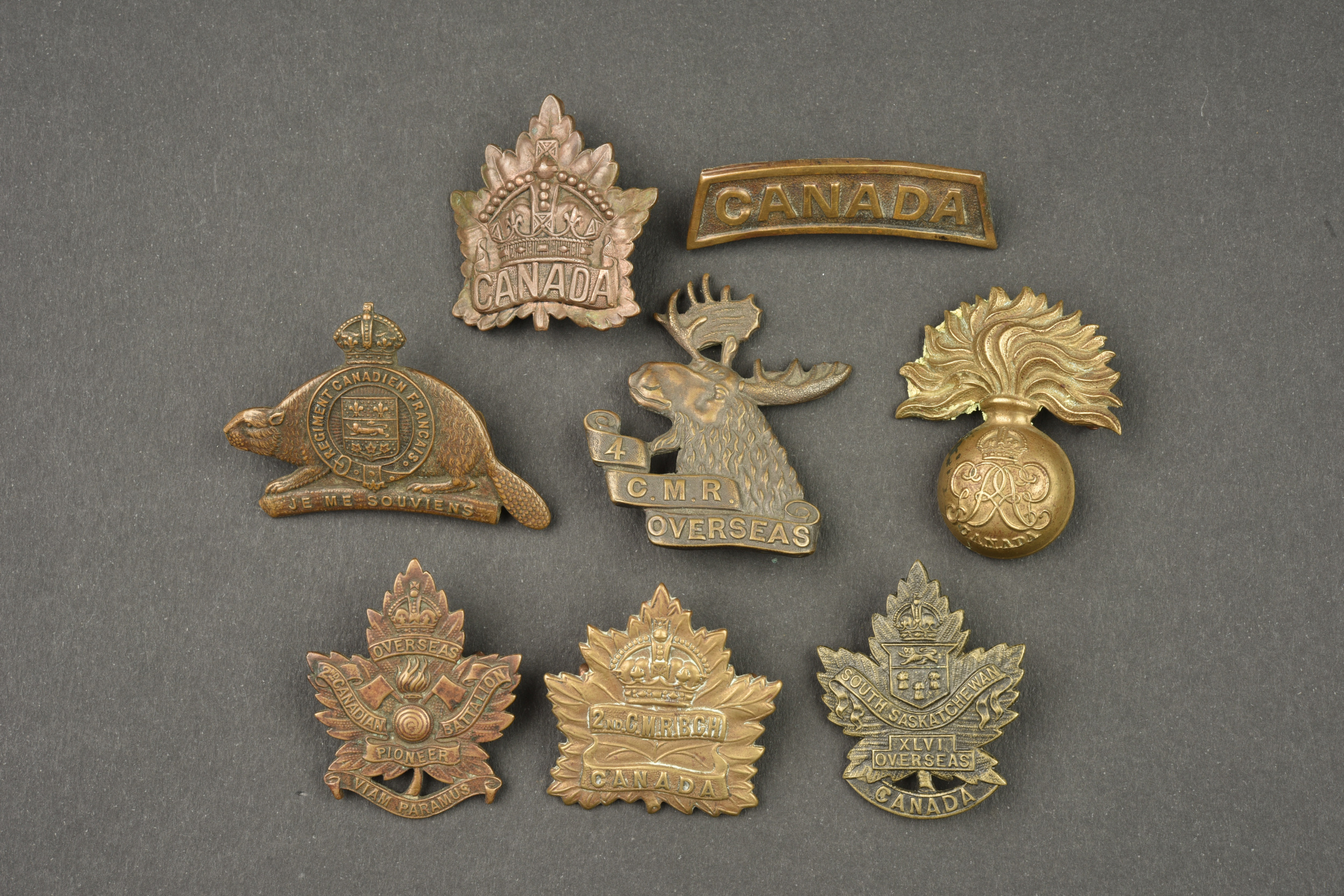 Lot de 8 insignes Canadiens. Lot of 8 Canadian badges — photo 1