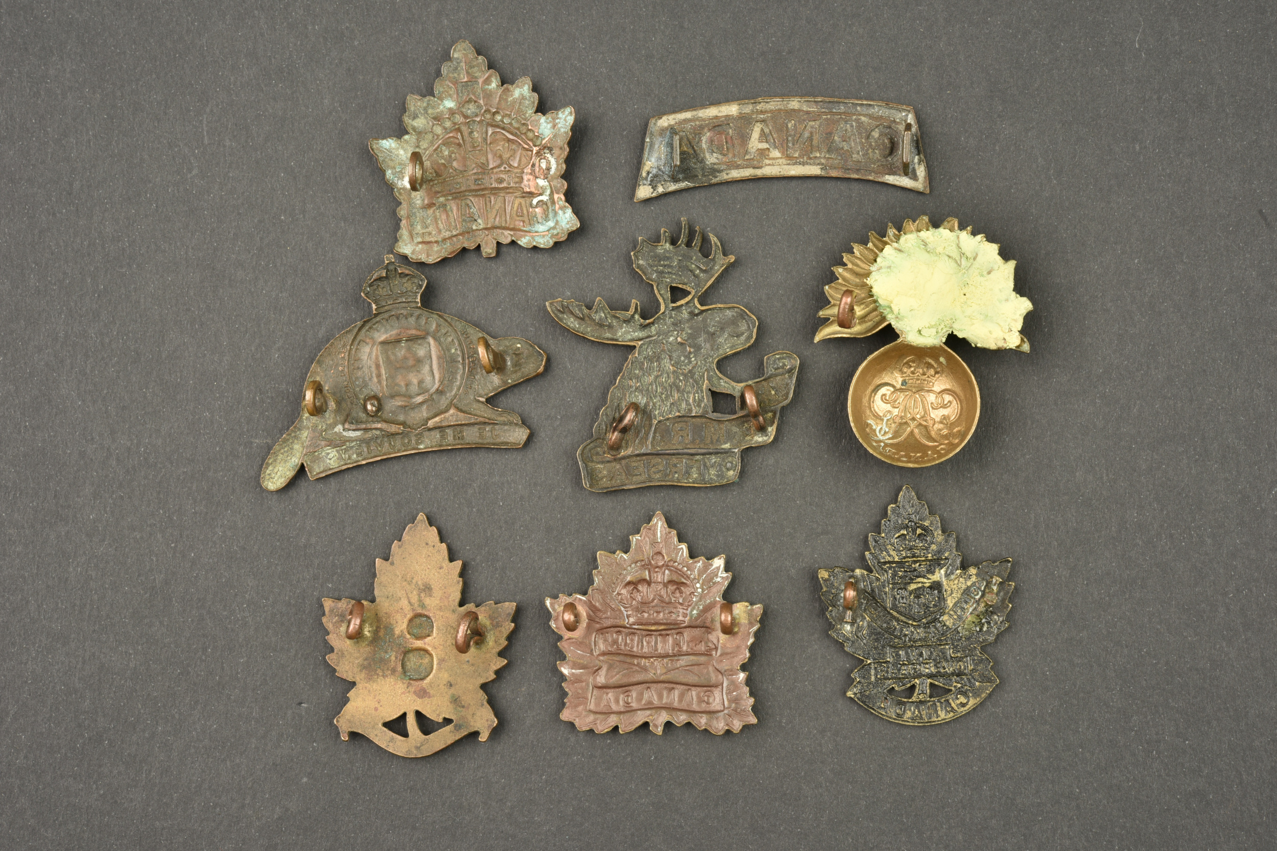Lot de 8 insignes Canadiens. Lot of 8 Canadian badges — photo 2