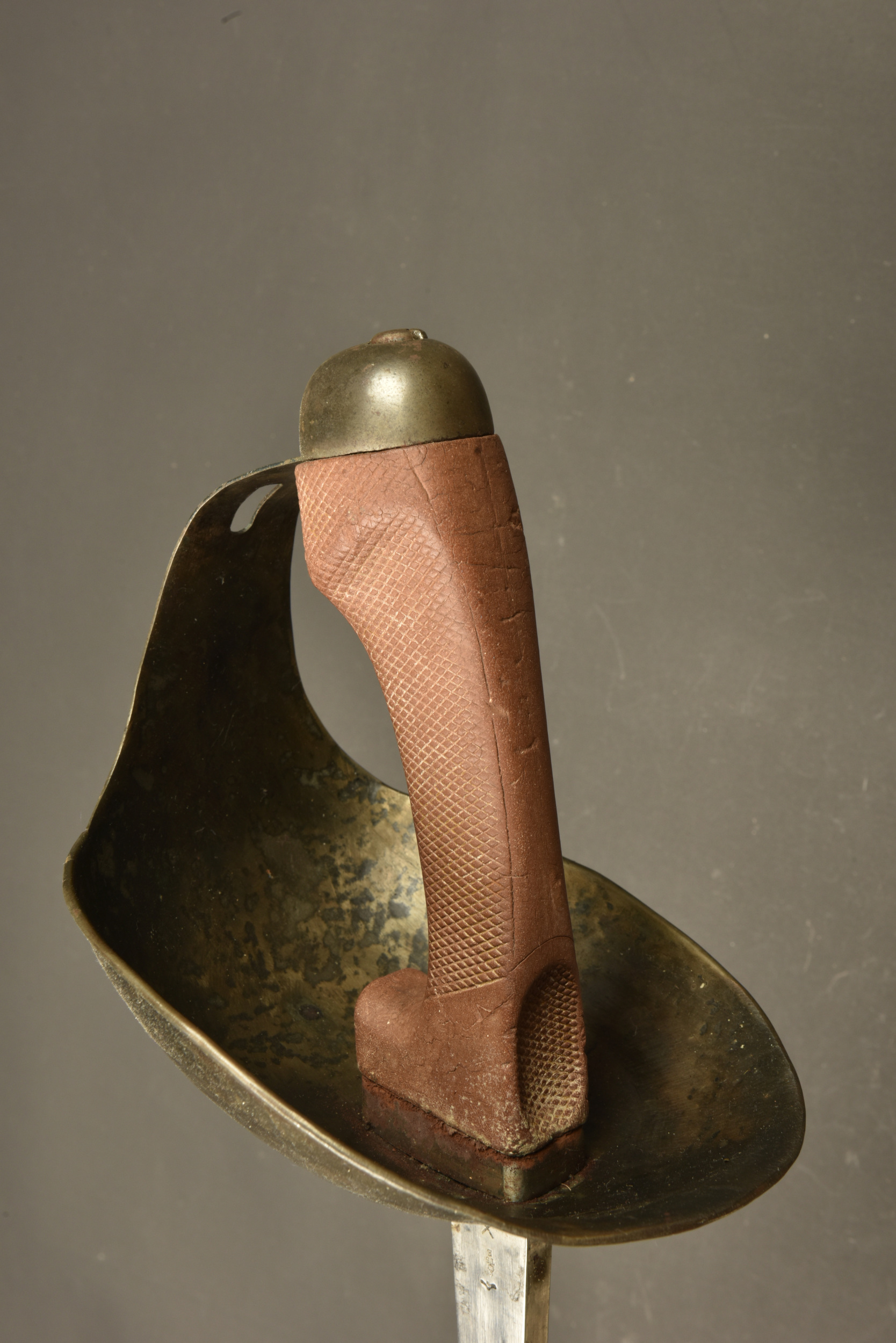 Sabre troupe de cavalerie anglais modèle 1908 avec sa poche à fer. British Pattern 1908 cavalry trooper’s sword with horseshoe pouch — photo 3