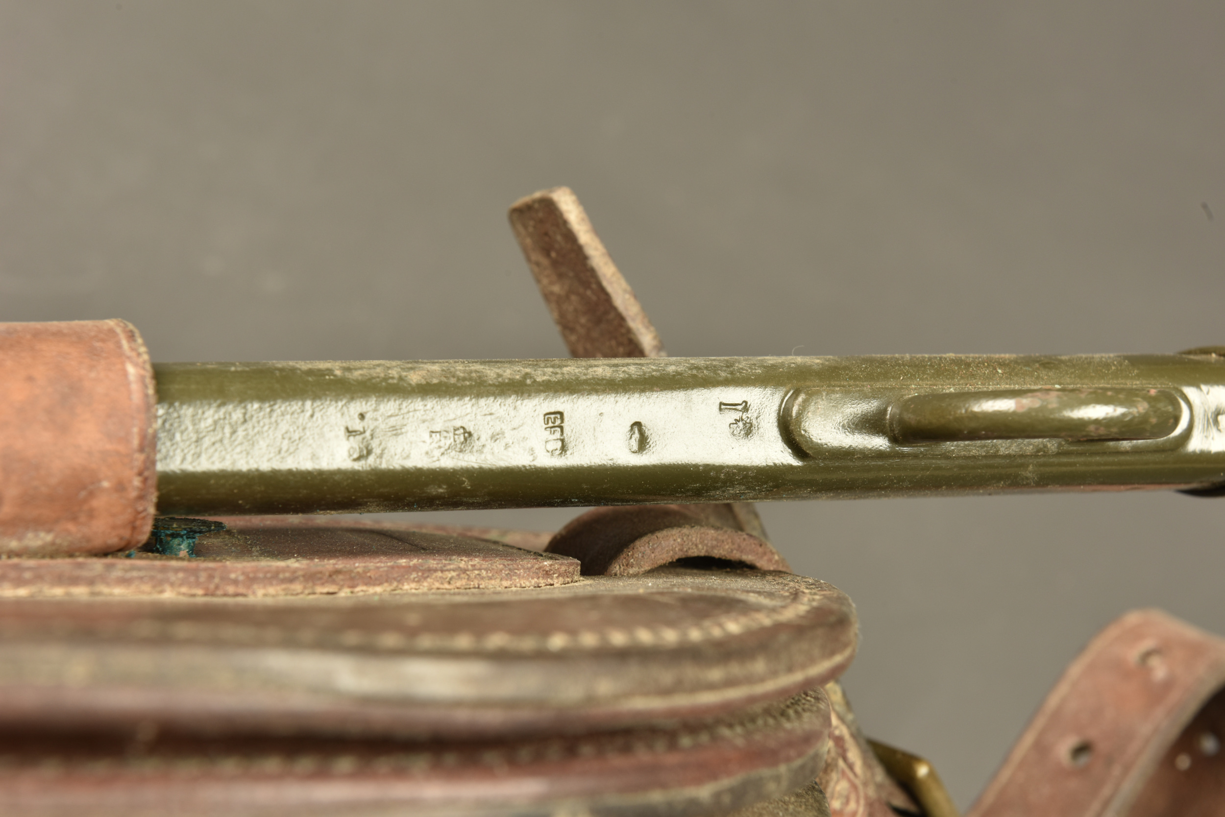 Sabre troupe de cavalerie anglais modèle 1908 avec sa poche à fer. British Pattern 1908 cavalry trooper’s sword with horseshoe pouch — photo 9