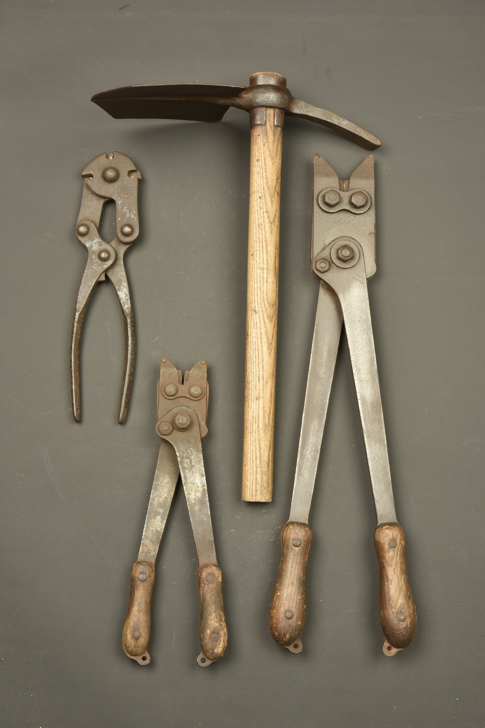 Lot anglais outil individuel et pinces. British lot including entrenching tool and wire cutters — photo 1