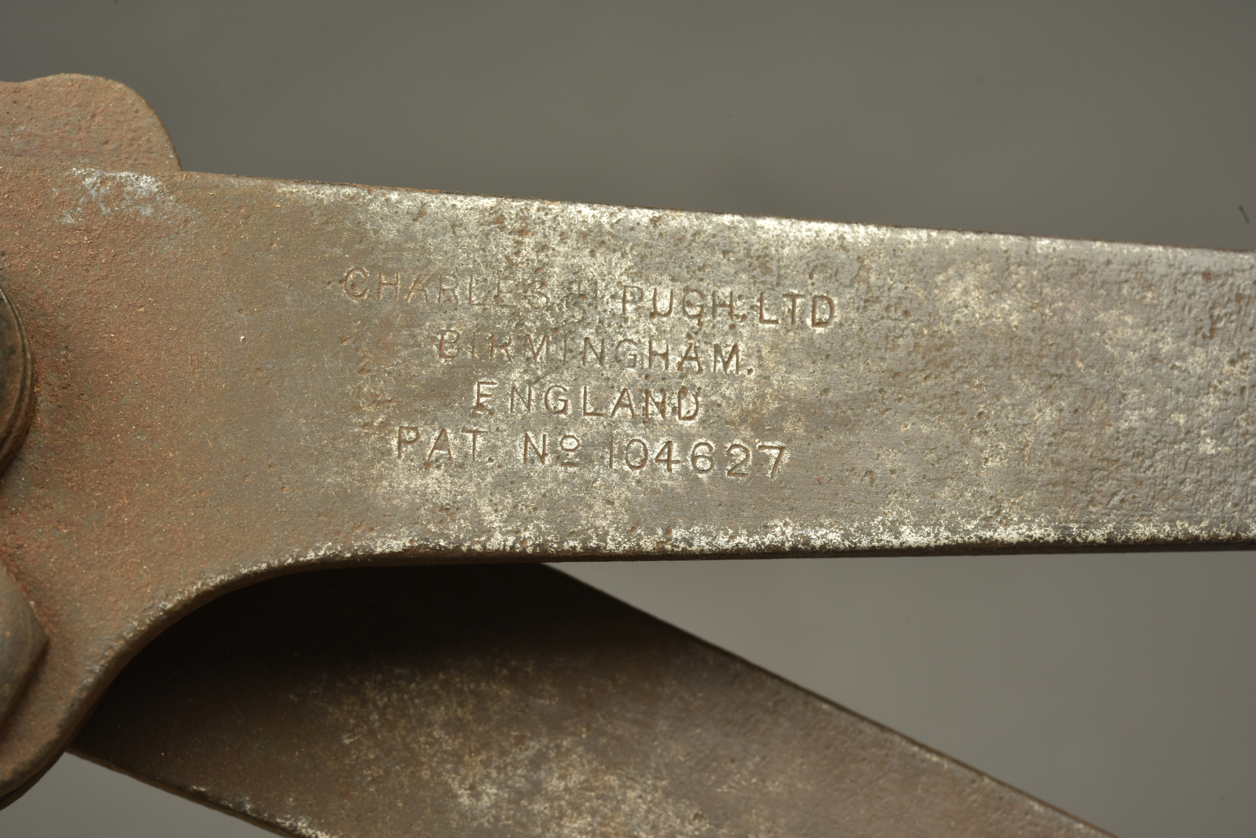 Lot anglais outil individuel et pinces. British lot including entrenching tool and wire cutters — photo 2