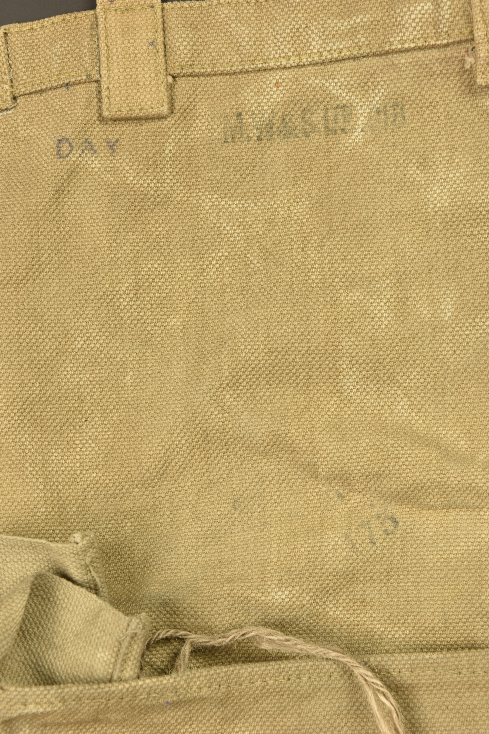Cartouchière anglaise Mills pattern 1908 et large pack. British Mills Pattern 1908 ammunition pouch and large pack — photo 2