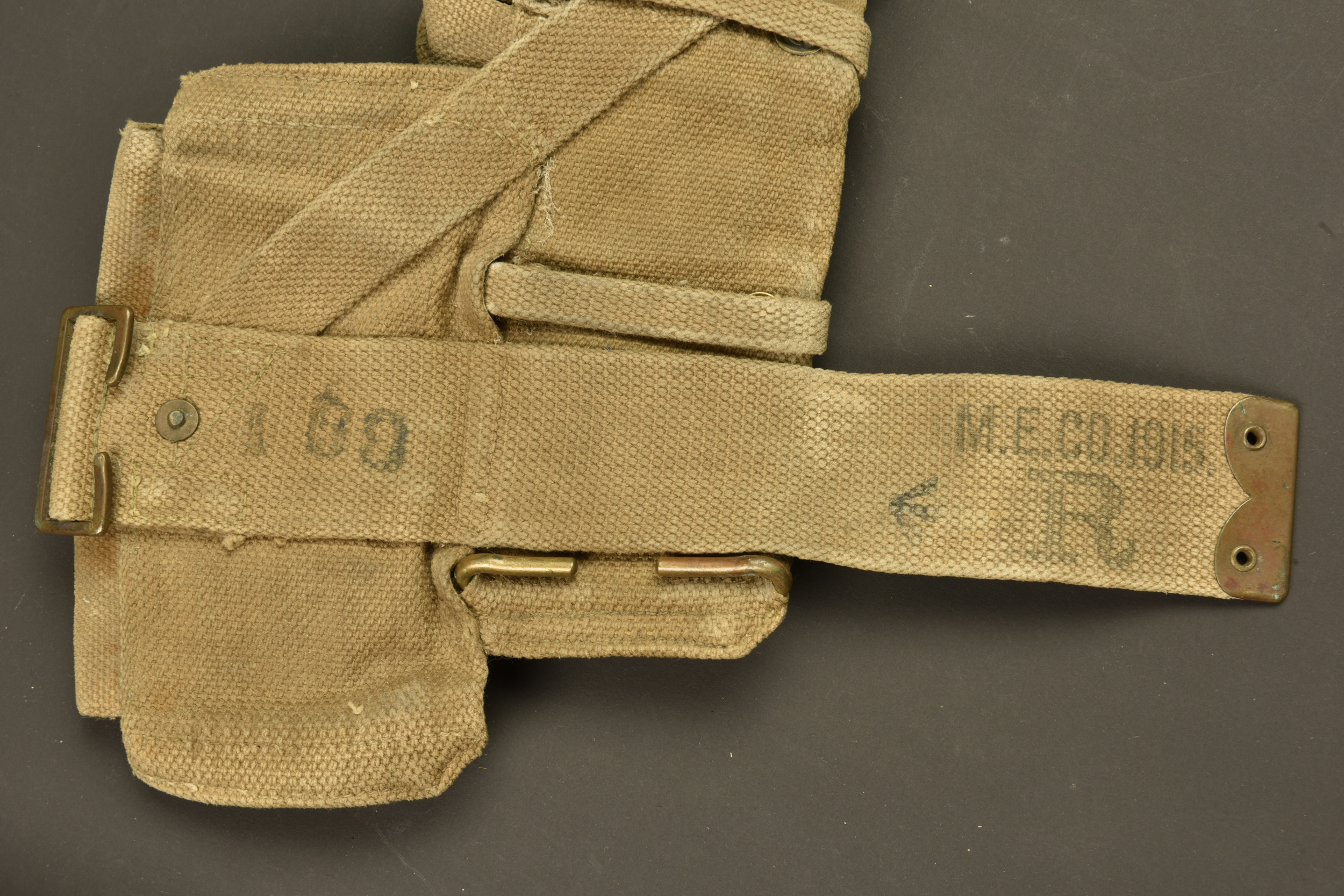 Cartouchière anglaise Mills pattern 1908 et large pack. British Mills Pattern 1908 ammunition pouch and large pack — photo 4