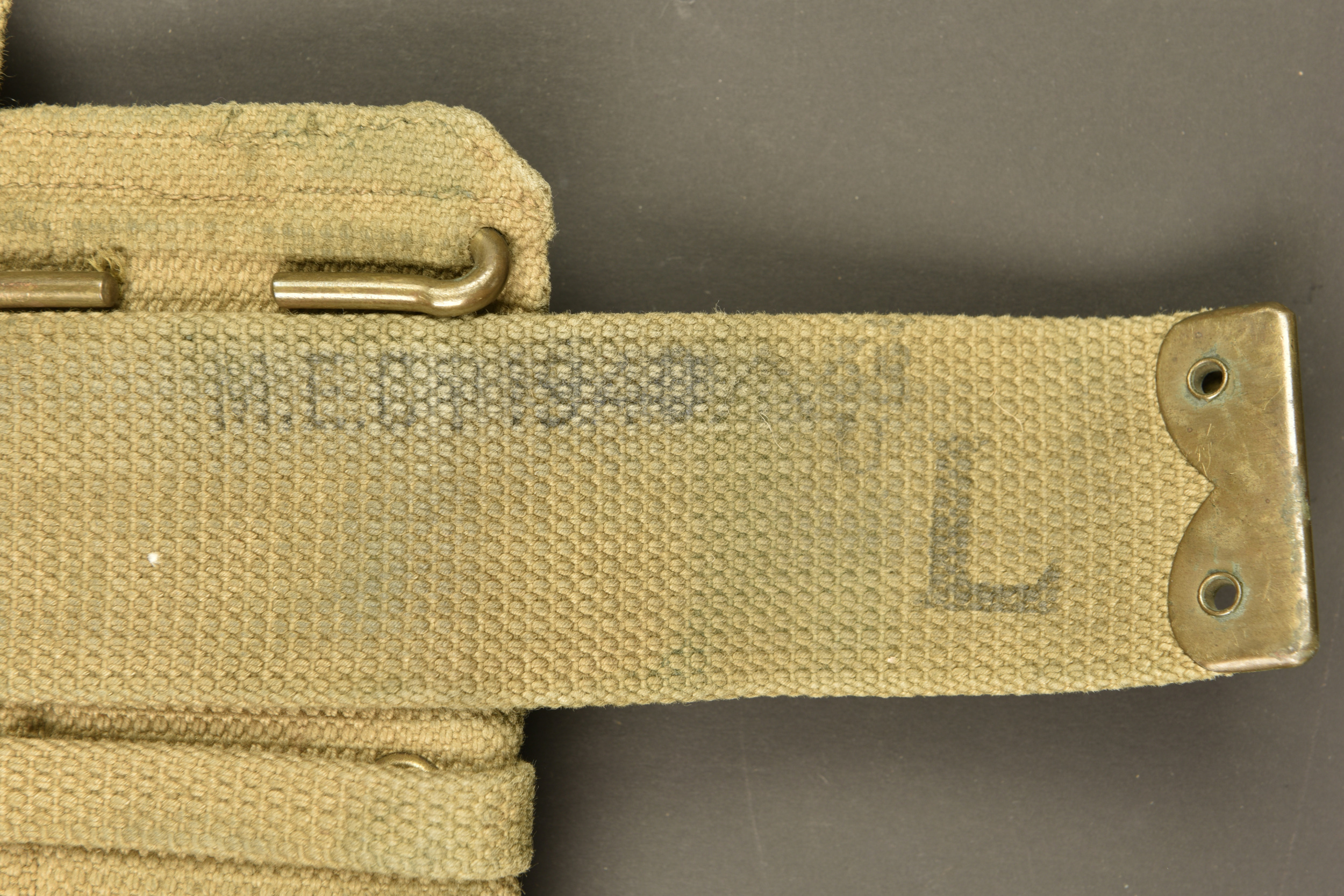 Cartouchière anglaise en web 1908 côté gauche. British Pattern 1908 webbing ammunition pouch left side — photo 2