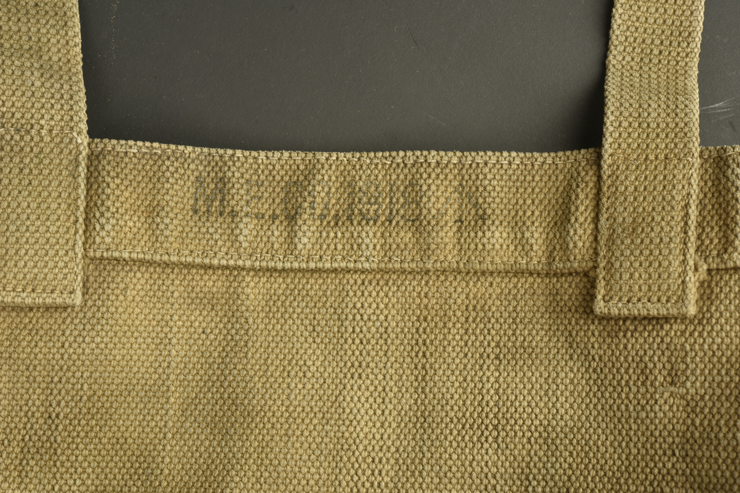 Equipement Web anglais bidon, musette et bretelles. British web equipment including canteen, haversack and braces — photo 2