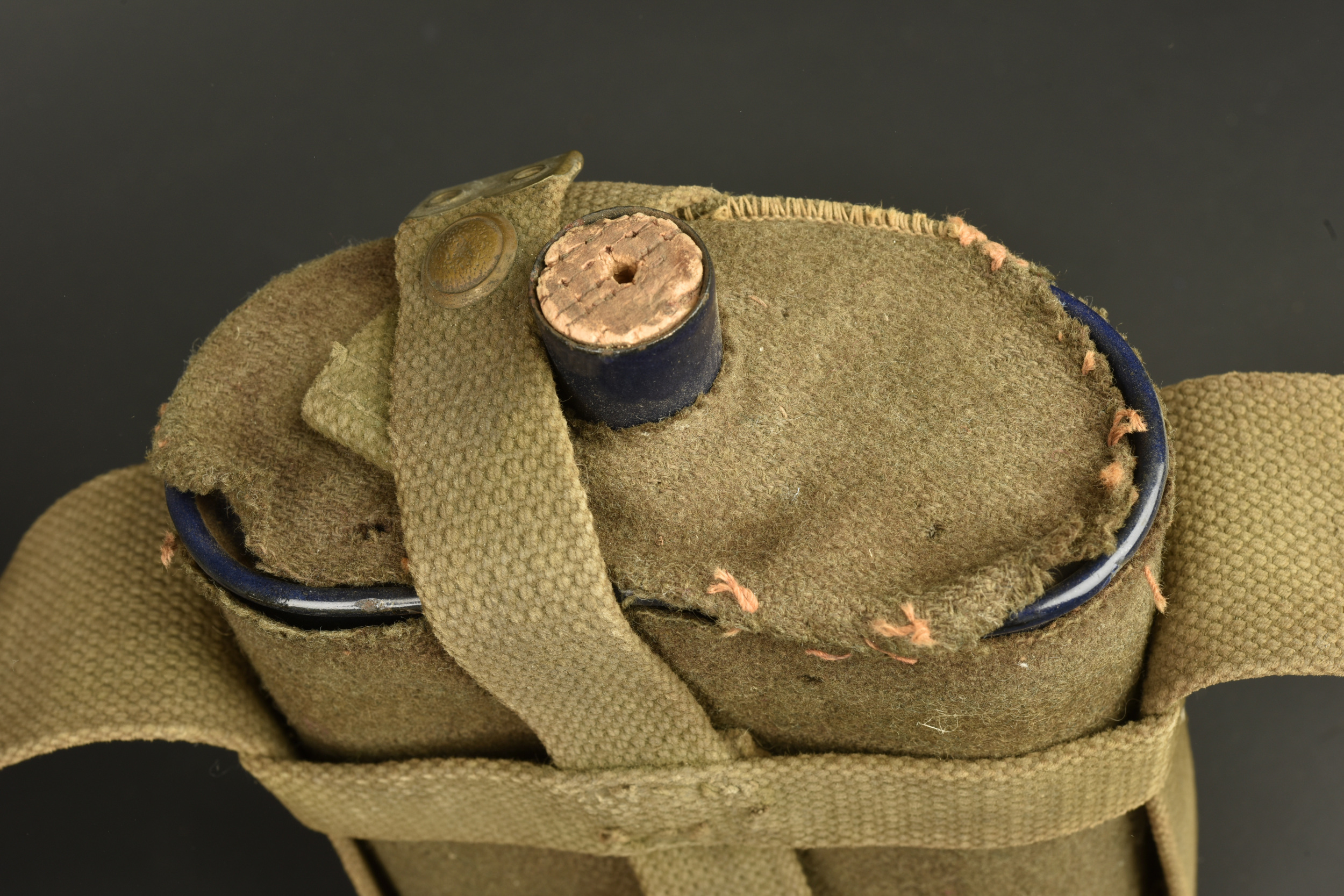 Equipement Web anglais bidon, musette et bretelles. British web equipment including canteen, haversack and braces — photo 4