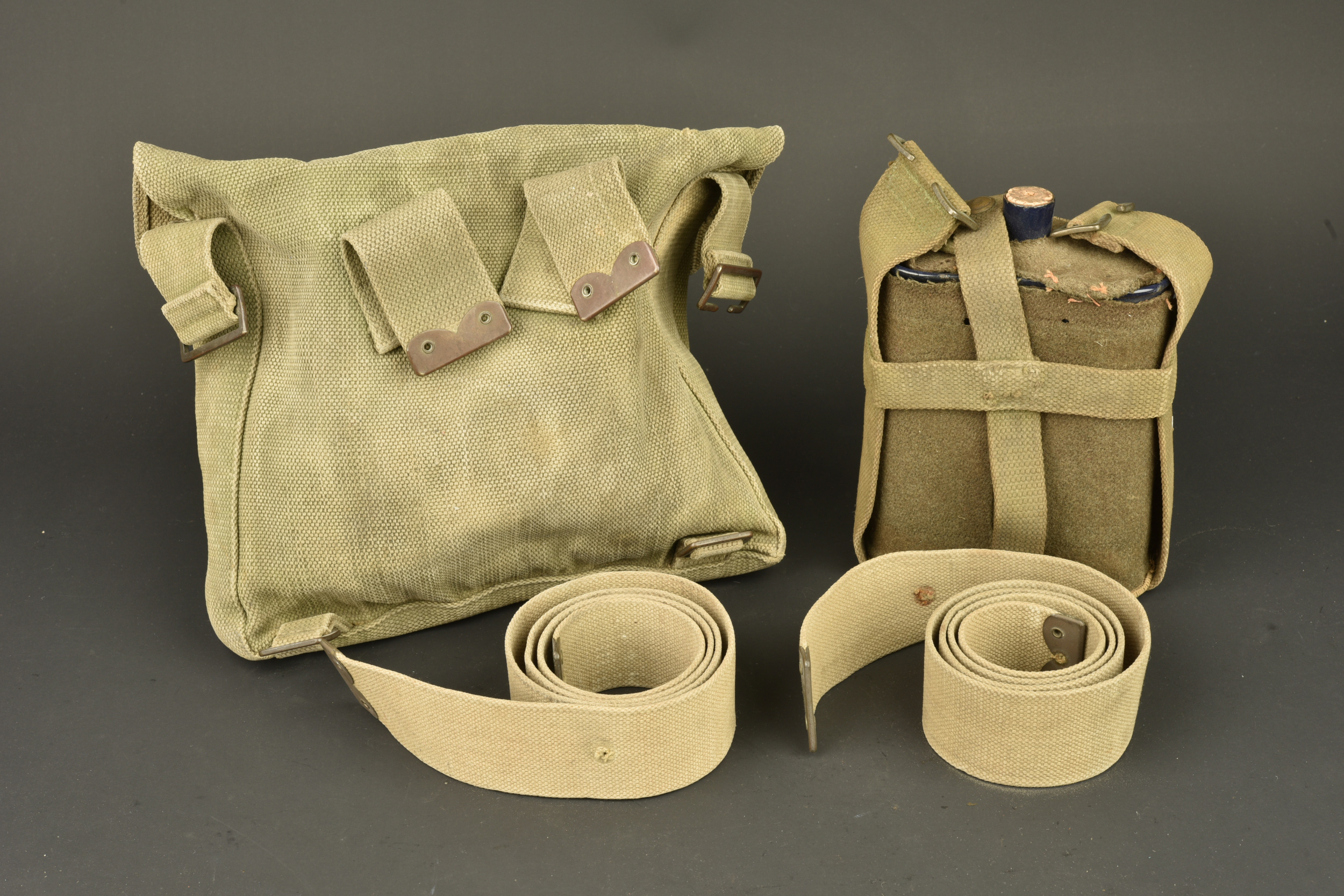 Equipement Web anglais bidon, musette et bretelles. British web equipment including canteen, haversack and braces — photo 5