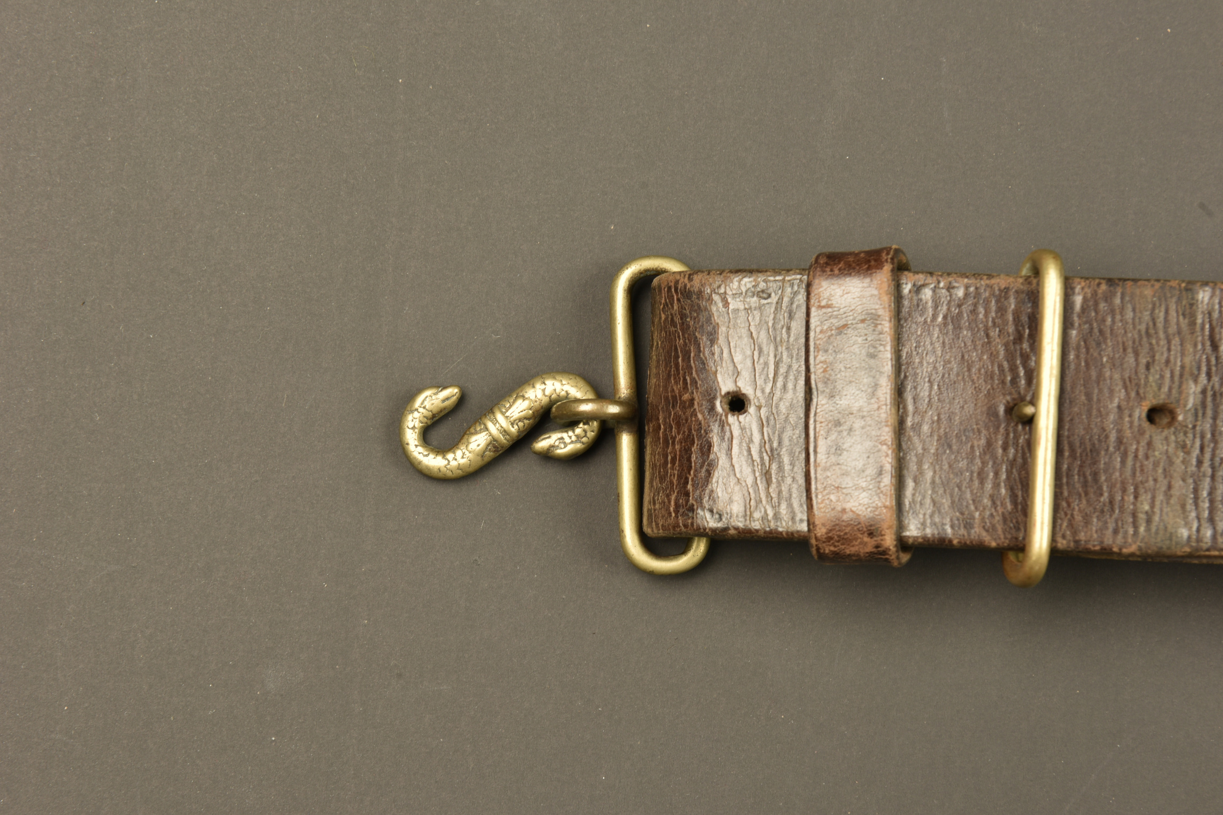 Ceinturon anglais en cuir pattern 1914 du Royal Welsh Fusilier. British Pattern 1914 leather belt of the Royal Welsh Fusiliers — photo 4