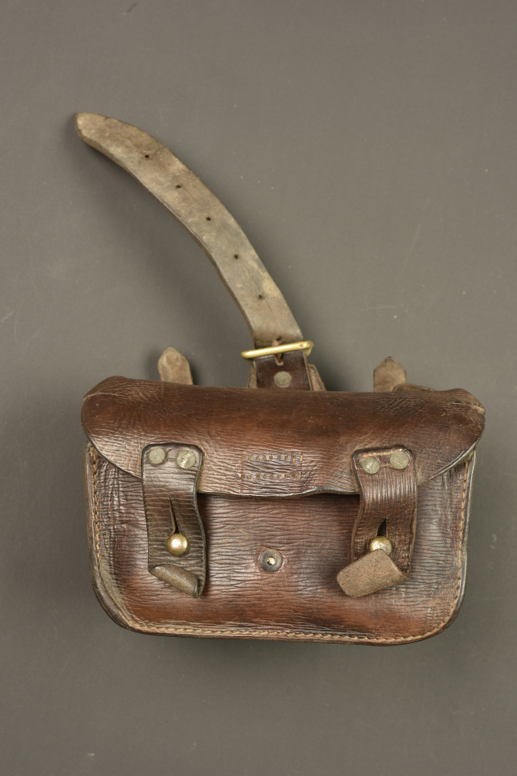 Cartouchière anglaise en cuir pattern 1914. British Pattern 1914 leather ammunition pouch — photo 1