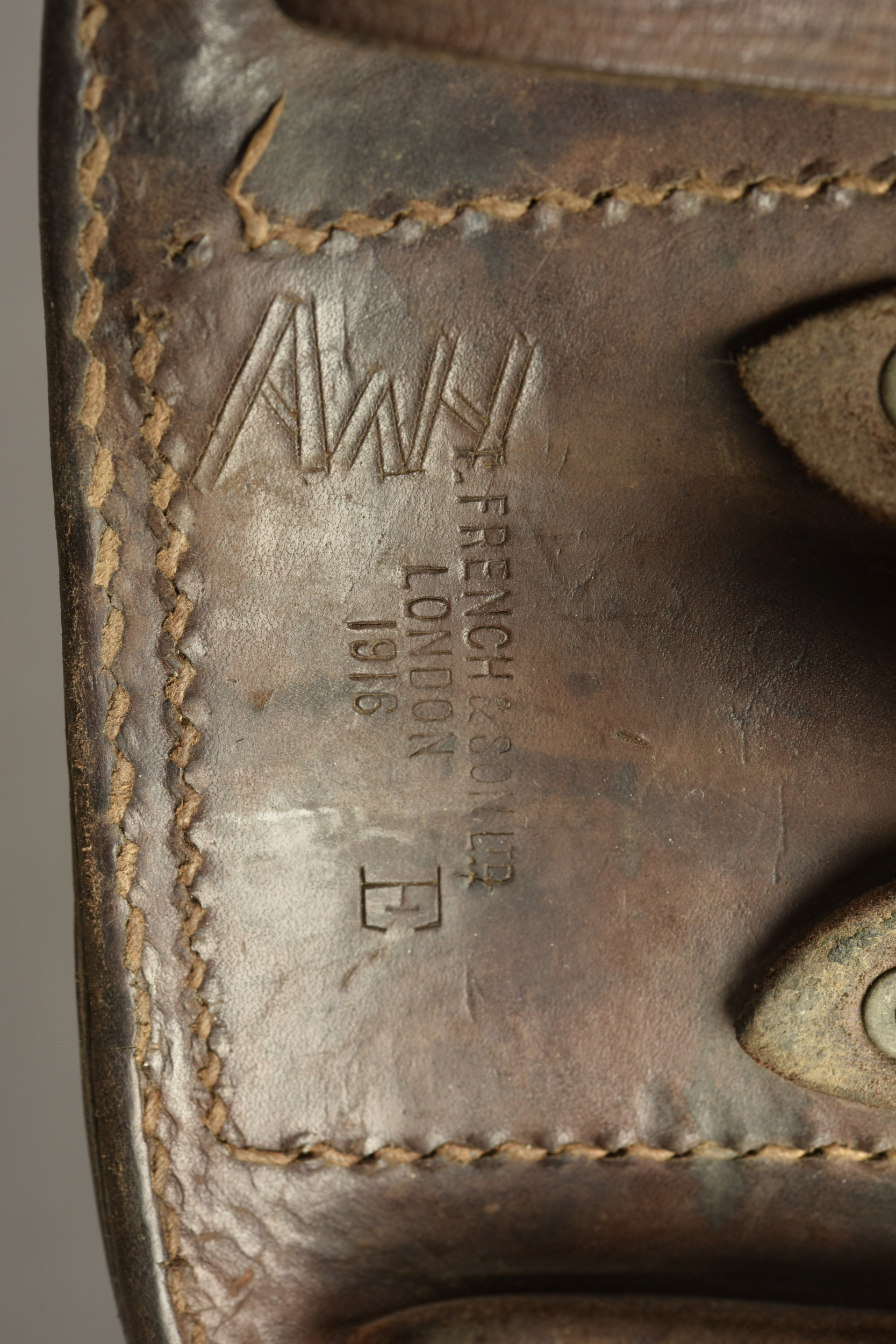 Cartouchière anglaise en cuir pattern 1914. British Pattern 1914 leather ammunition pouch — photo 3