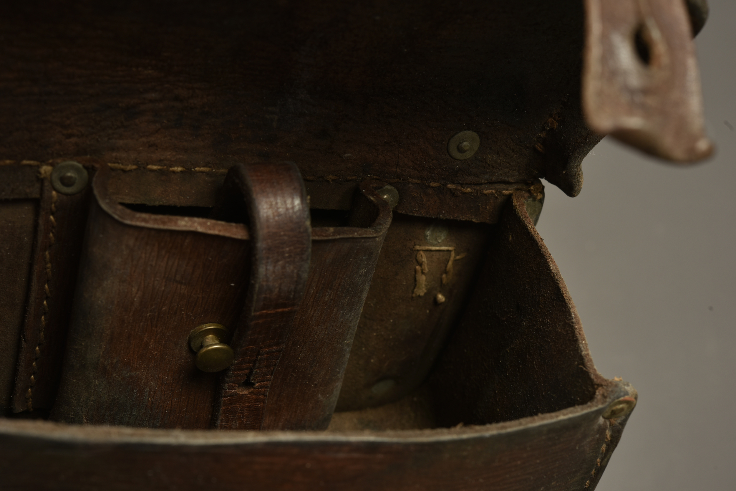 Cartouchière anglaise en cuir pattern 1914. British Pattern 1914 leather ammunition pouch — photo 2