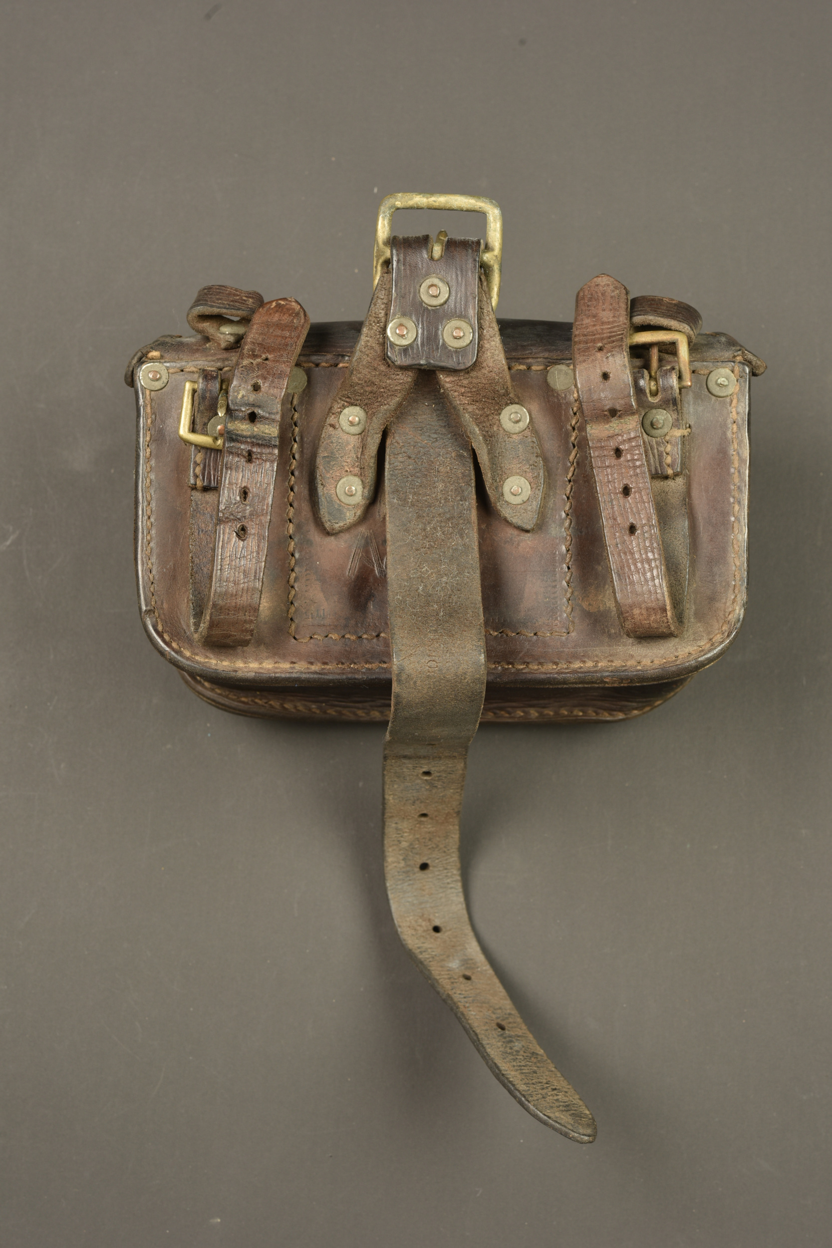 Cartouchière anglaise en cuir pattern 1914. British Pattern 1914 leather ammunition pouch — photo 4