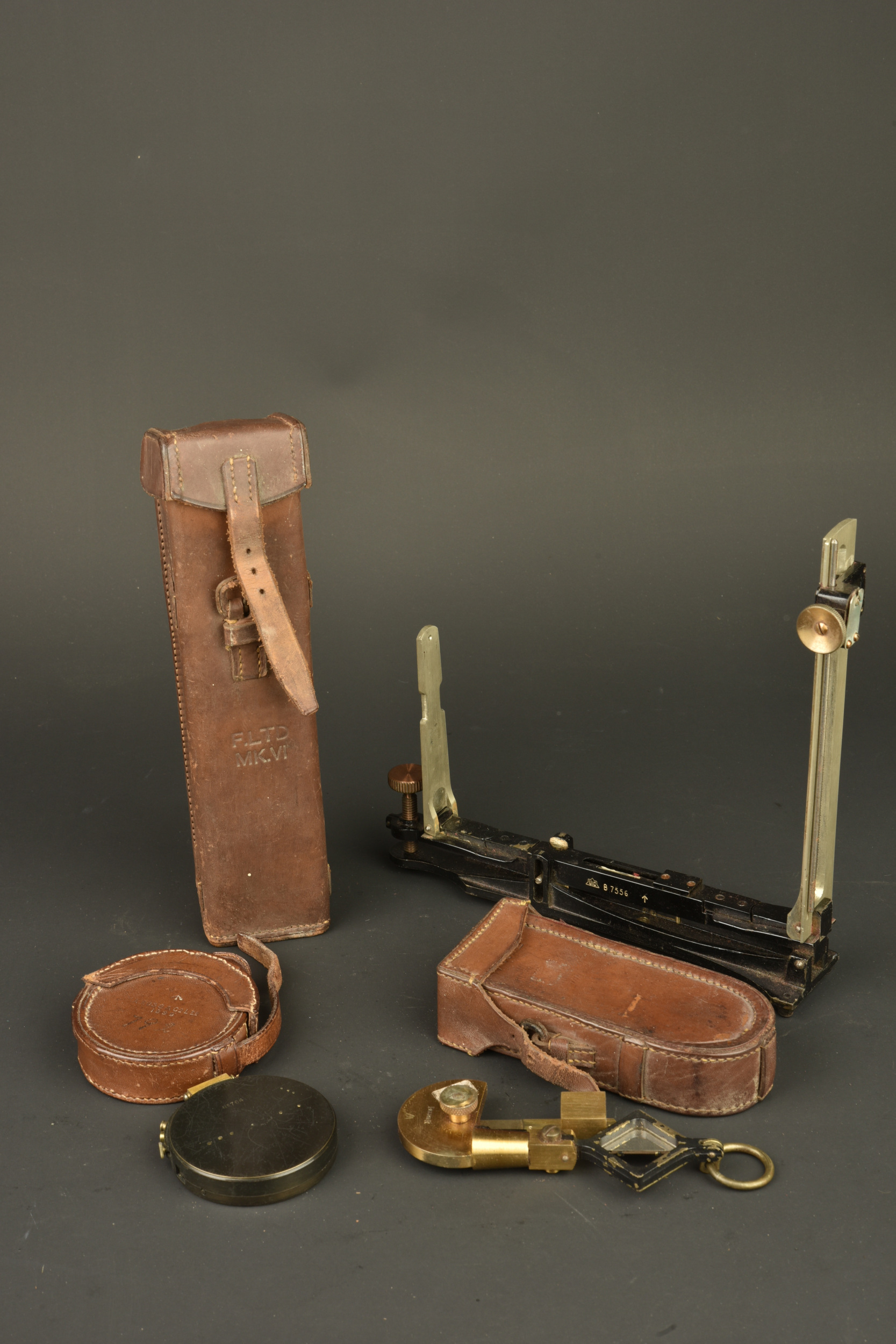Ensemble de 3 clinomètres anglais. Set of 3 British clinometers — photo 11