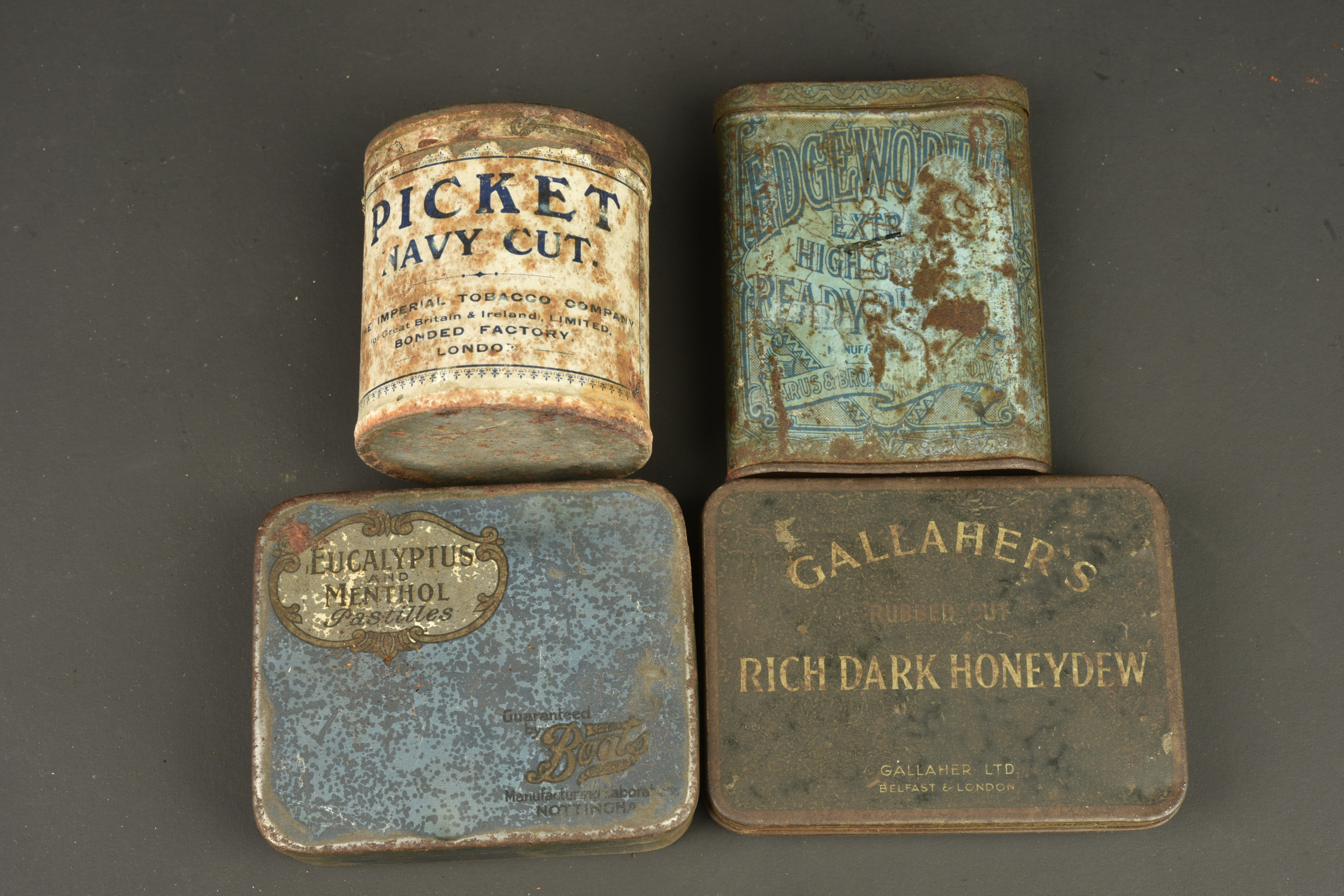 Lot de 6 boîtes anglaises et un quart. Lot of 6 British tins and one mug — photo 3