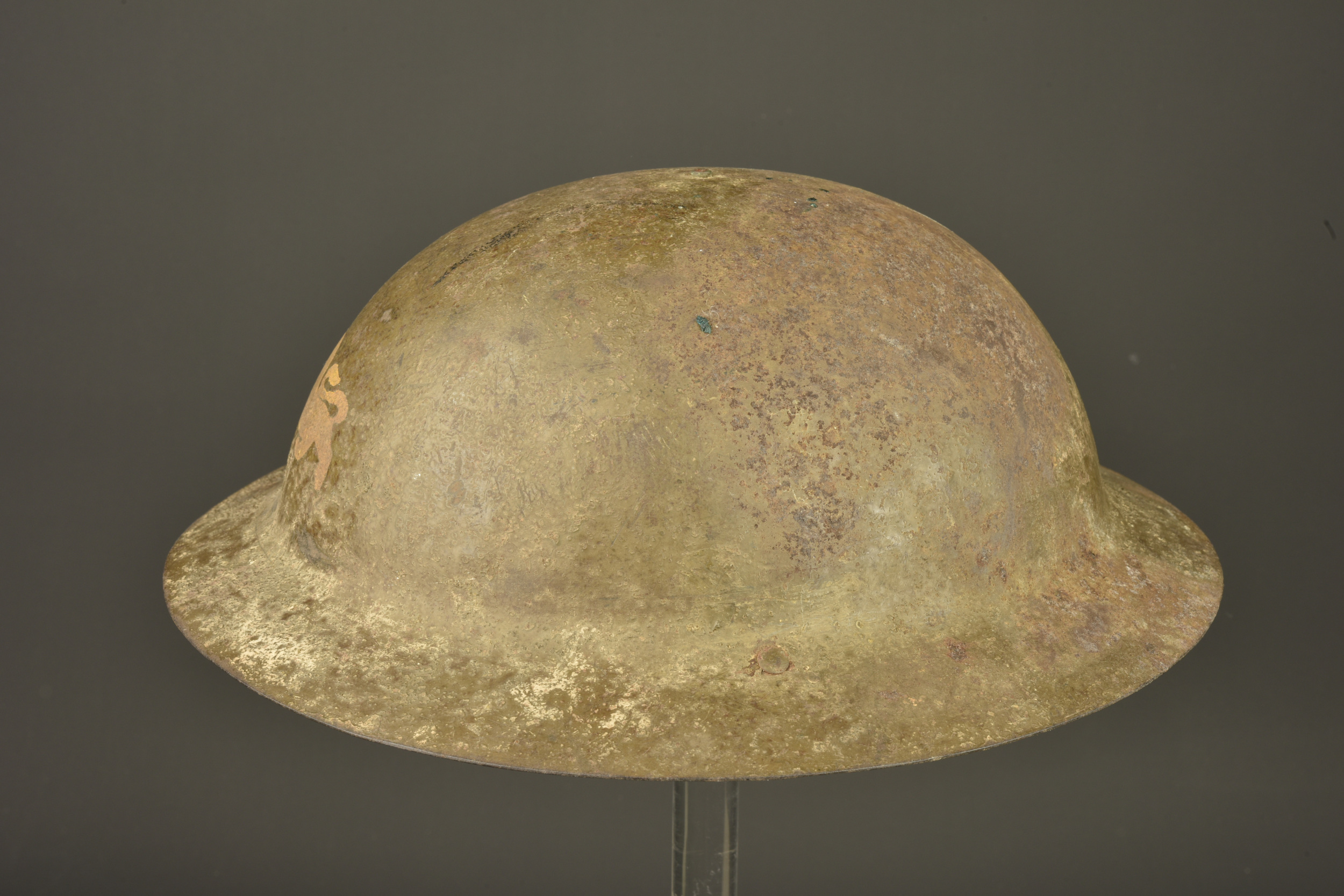 Casque anglais Brodie avec insigne du King's Own Royal Regiment de Lancaster. British Brodie helmet with badge of the King’s Own Royal Regiment of Lancaster — photo 8