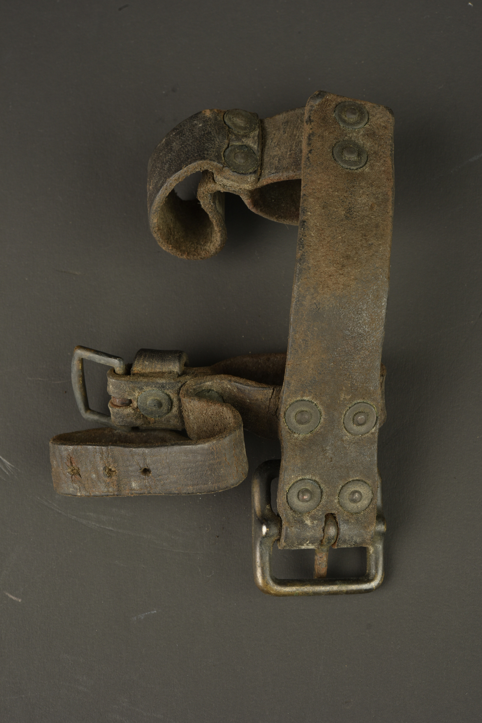 Porte manche d'outil anglais en cuir pattern 1914. British Pattern 1914 leather helve carrier — photo 2