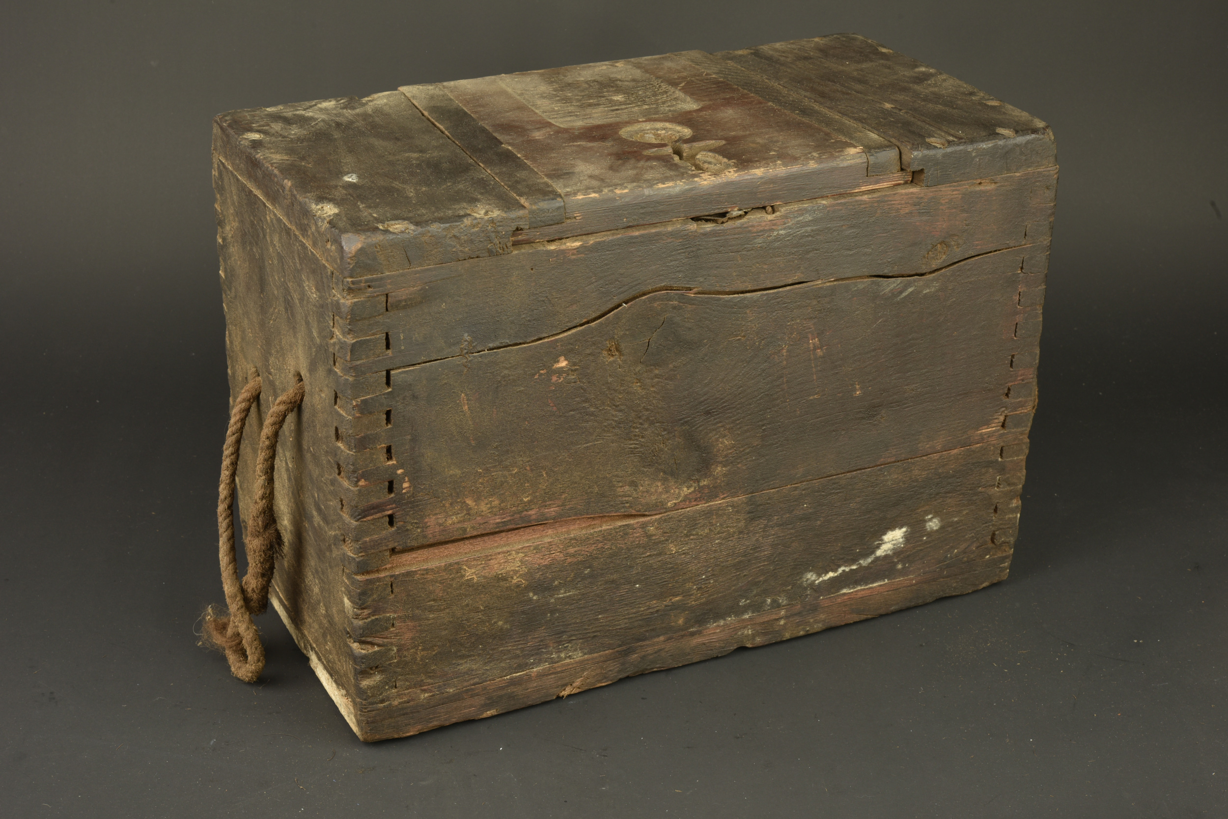 Caisse anglaise pour cartouchières d'allègement et bandolier toile. British crate for emergency ammunition pouches and cloth bandolier — photo 5