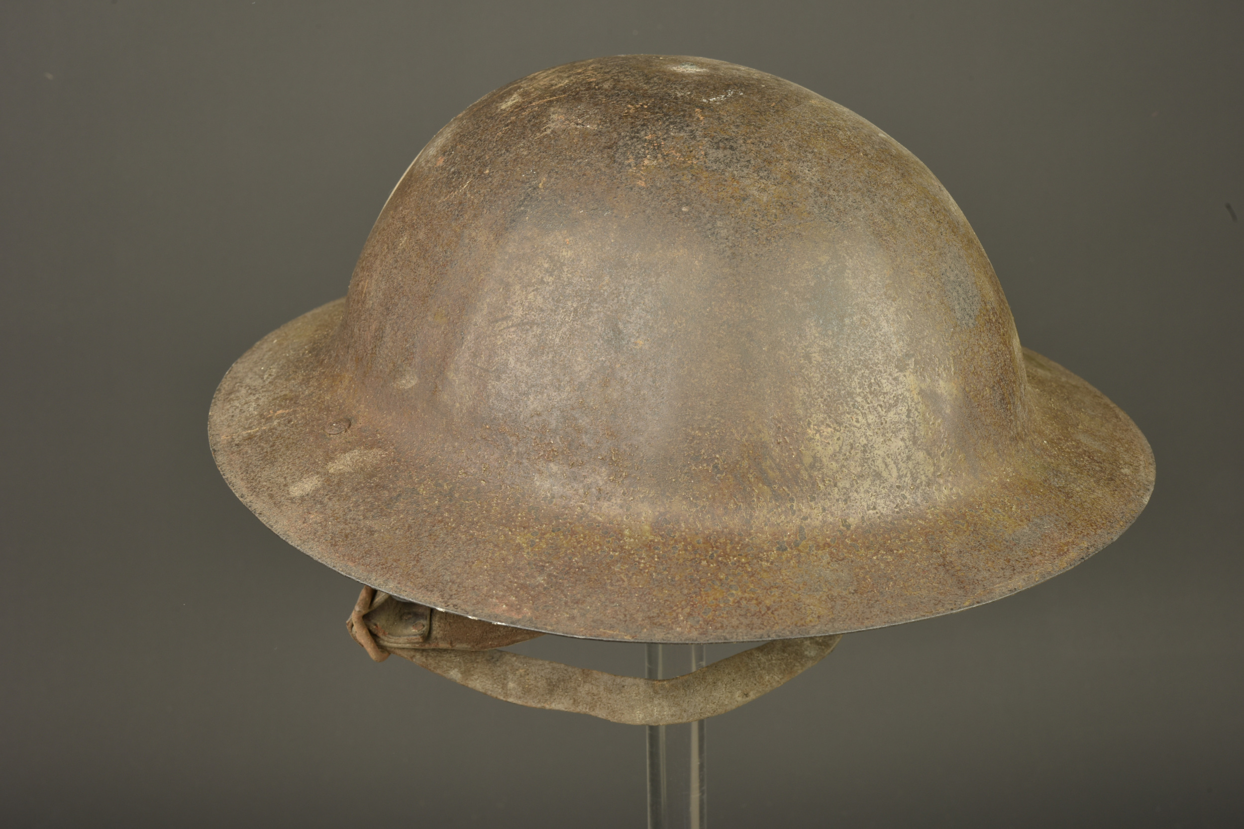 Coque de casque anglais Brodie 1er type. First pattern British Brodie helmet shell — photo 1