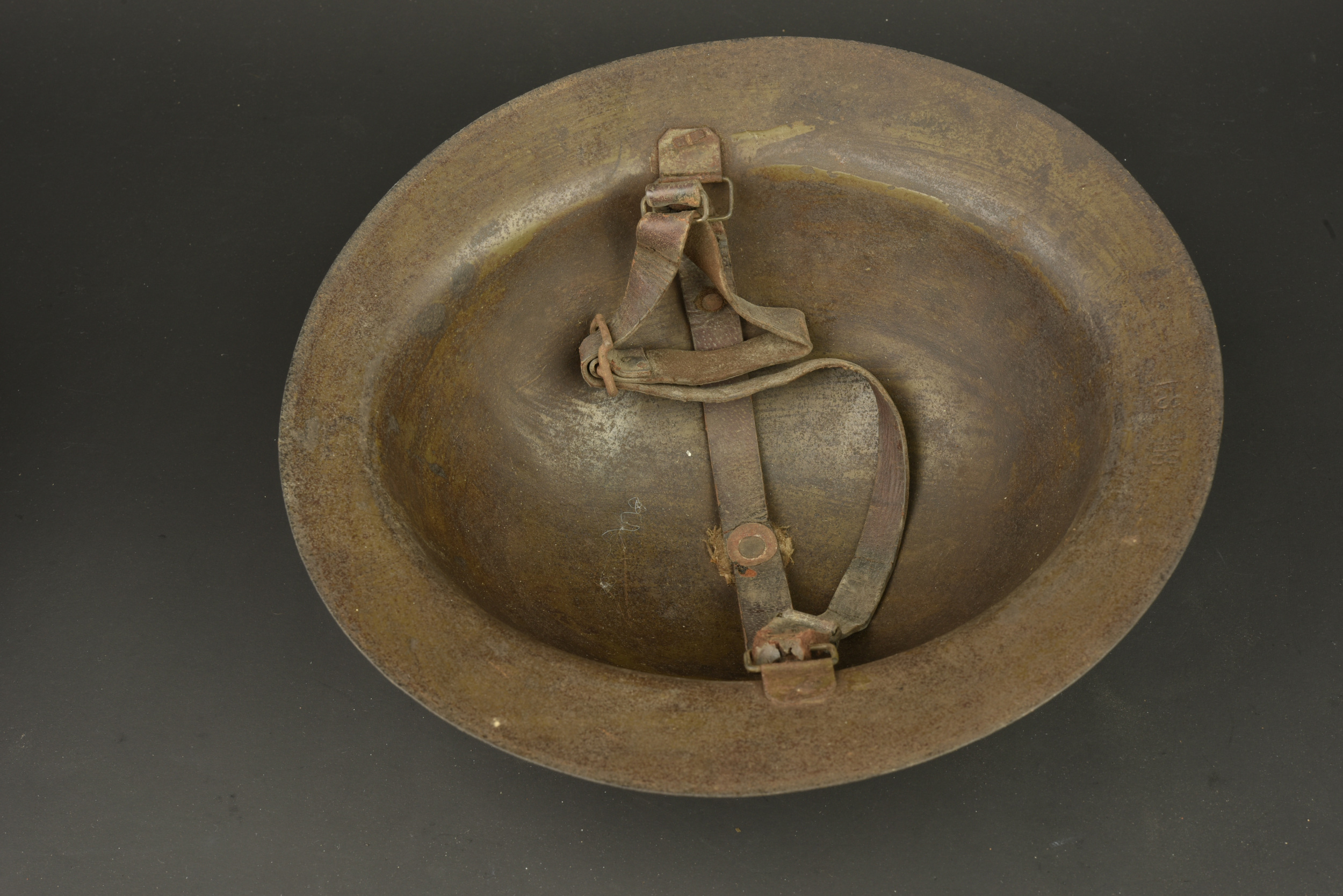 Coque de casque anglais Brodie 1er type. First pattern British Brodie helmet shell — photo 3