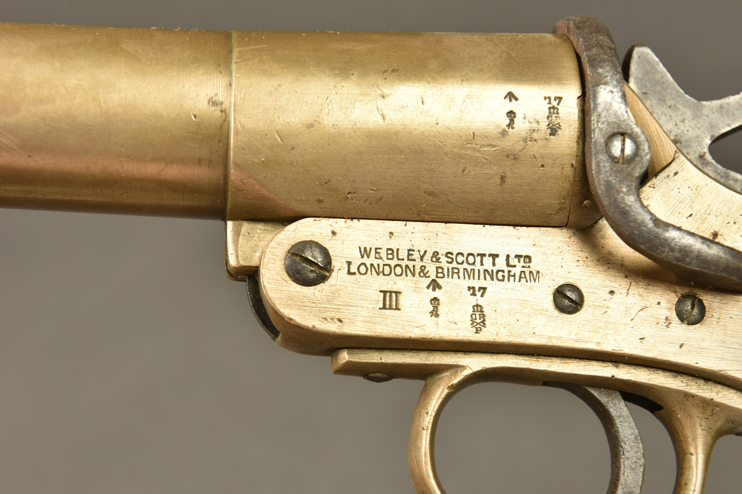 Lance fusée Webley et Scott dans son étui. Webley & Scott flare pistol in its holster — photo 4