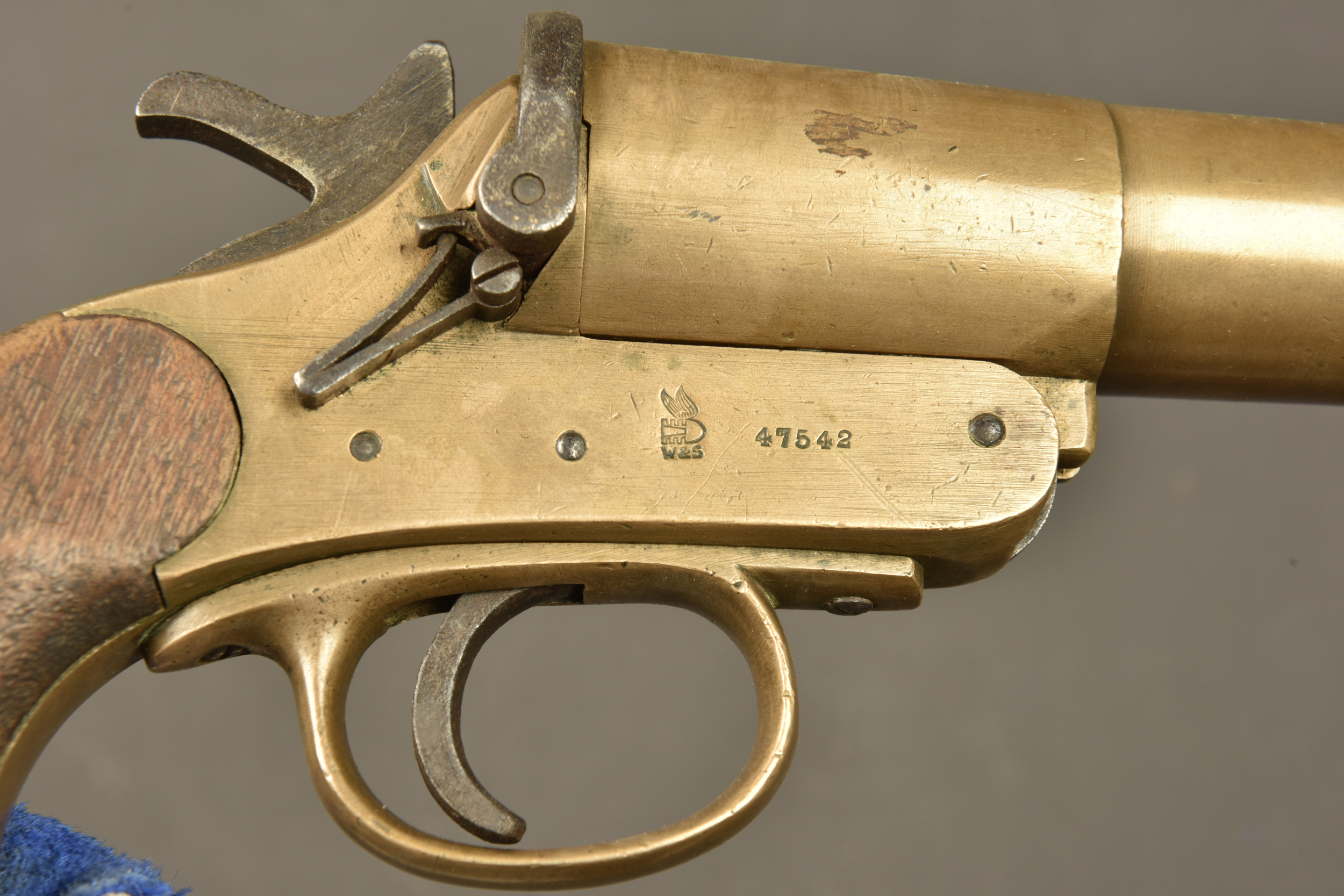 Lance fusée Webley et Scott dans son étui. Webley & Scott flare pistol in its holster — photo 6