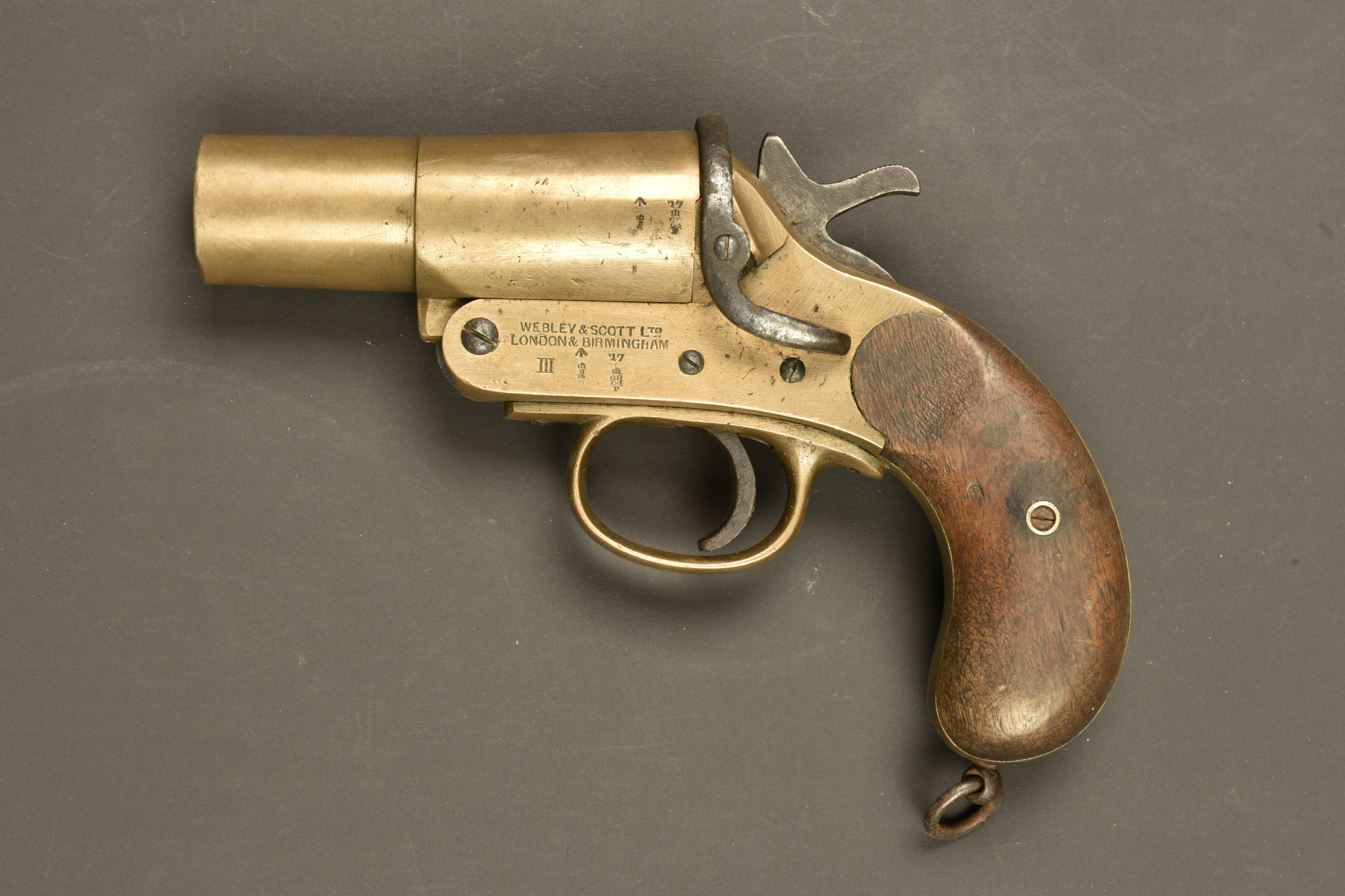 Lance fusée Webley et Scott dans son étui. Webley & Scott flare pistol in its holster — photo 7