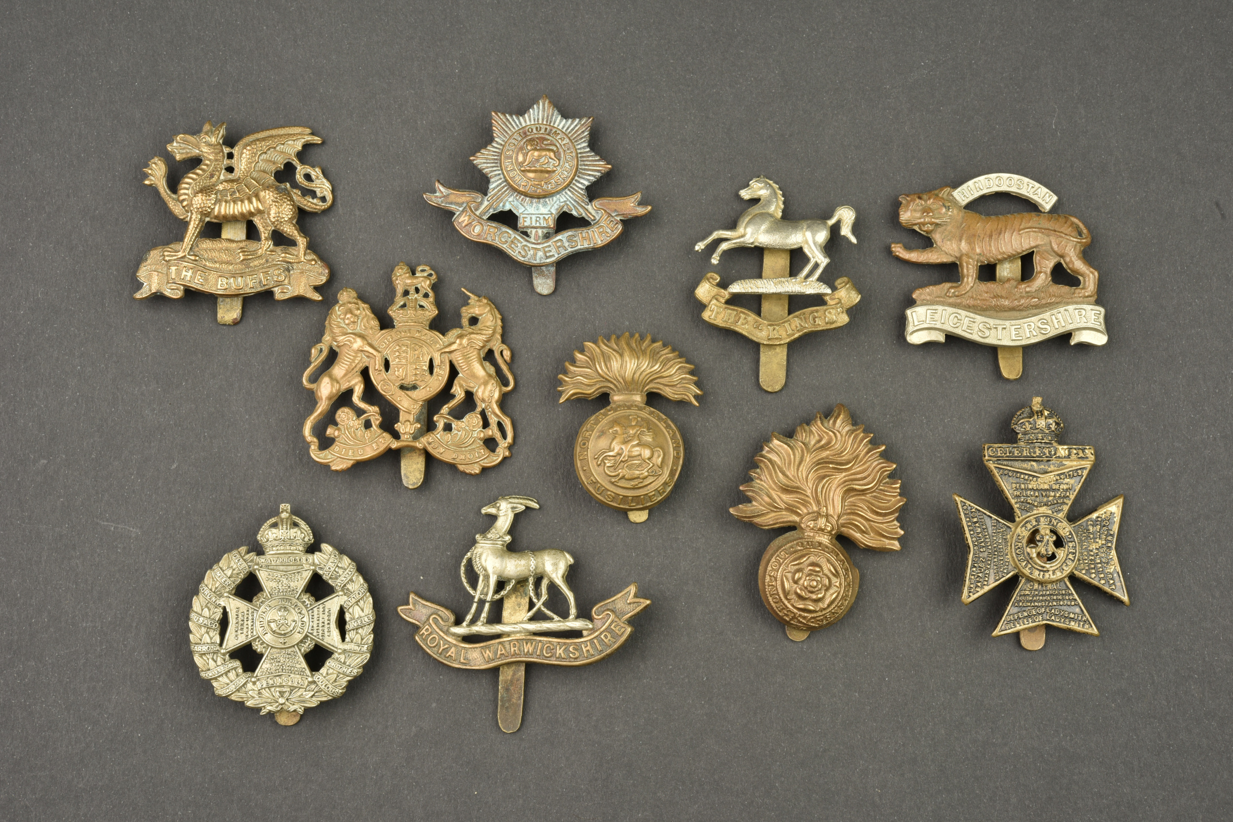 Lot de 10 insignes anglais d'infanterie. Lot of 10 British infantry badges — photo 1