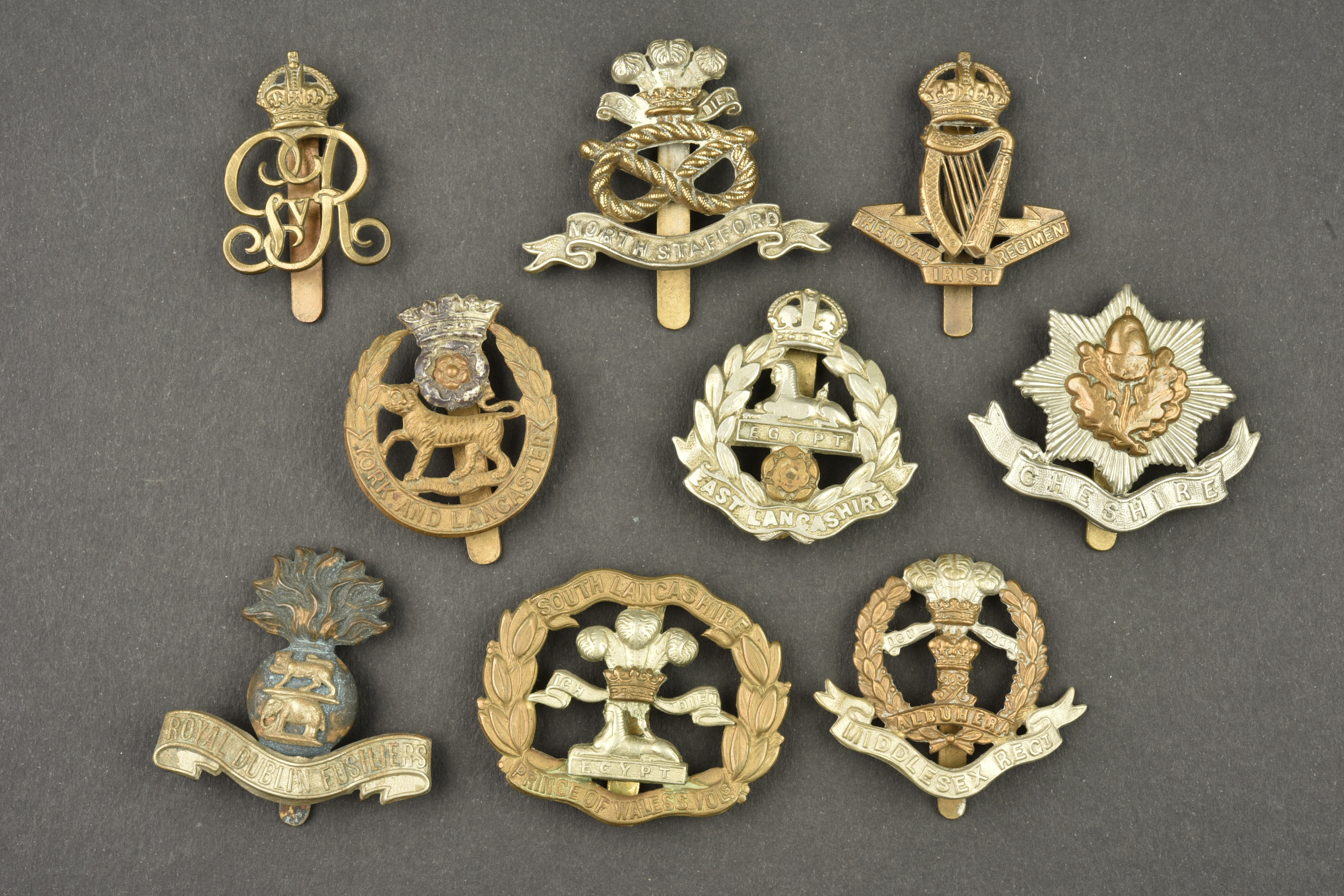 Lot de 9 insignes anglais d'infanterie. Lot of 9 British infantry badges — photo 1