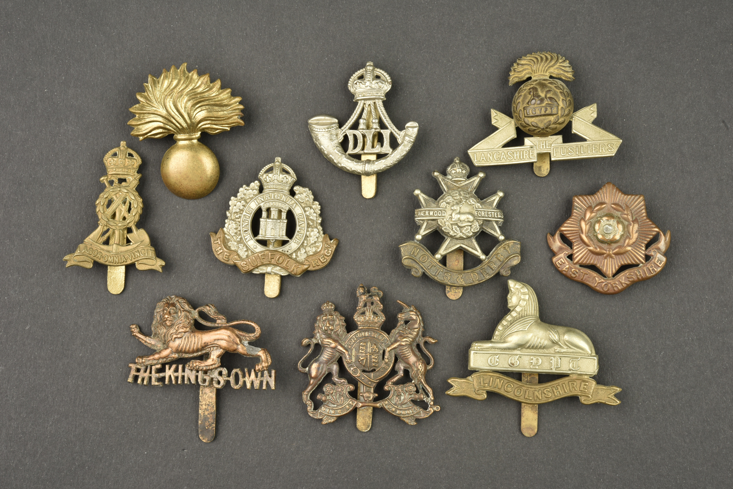 Lot de 10 insignes anglais. Lot of 10 British badges — photo 1