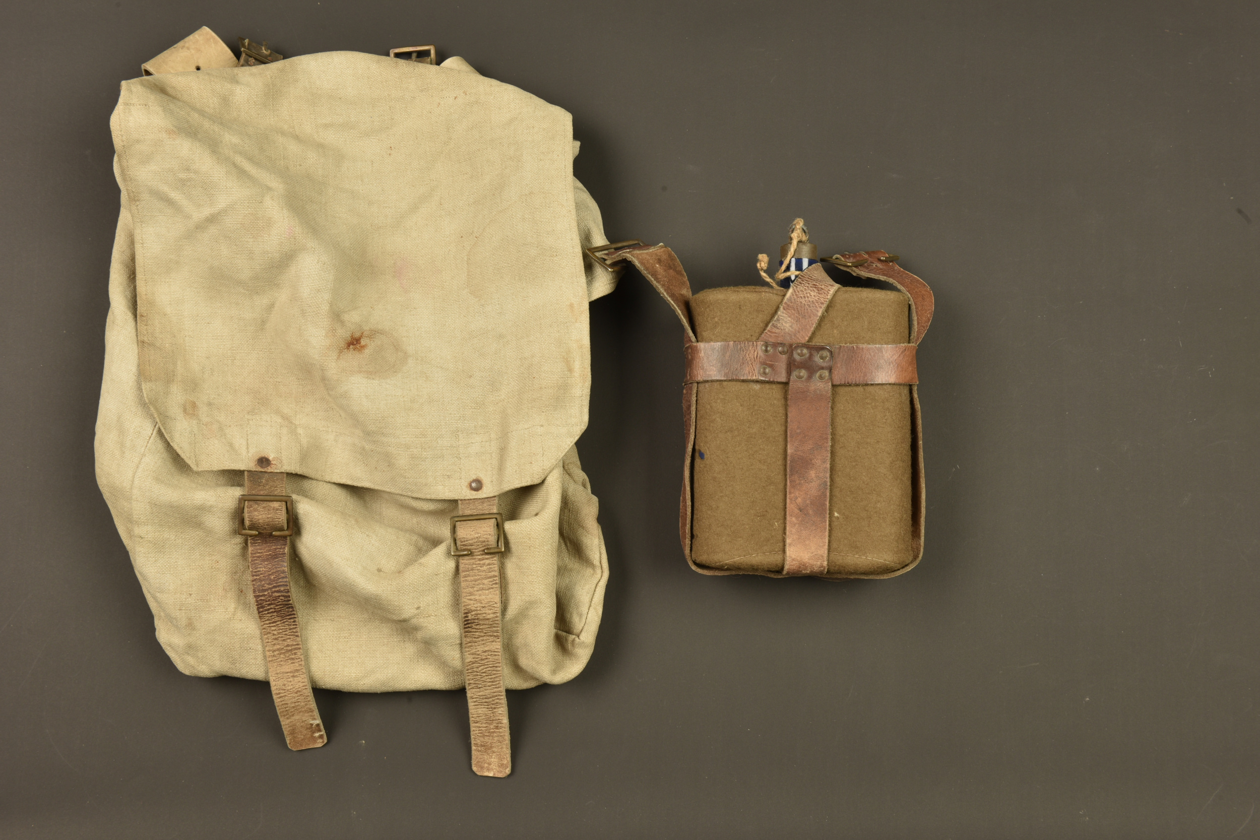 Sac à dos et bidon australiens pattern 1915. Australian Pattern 1915 backpack and canteen — photo 1
