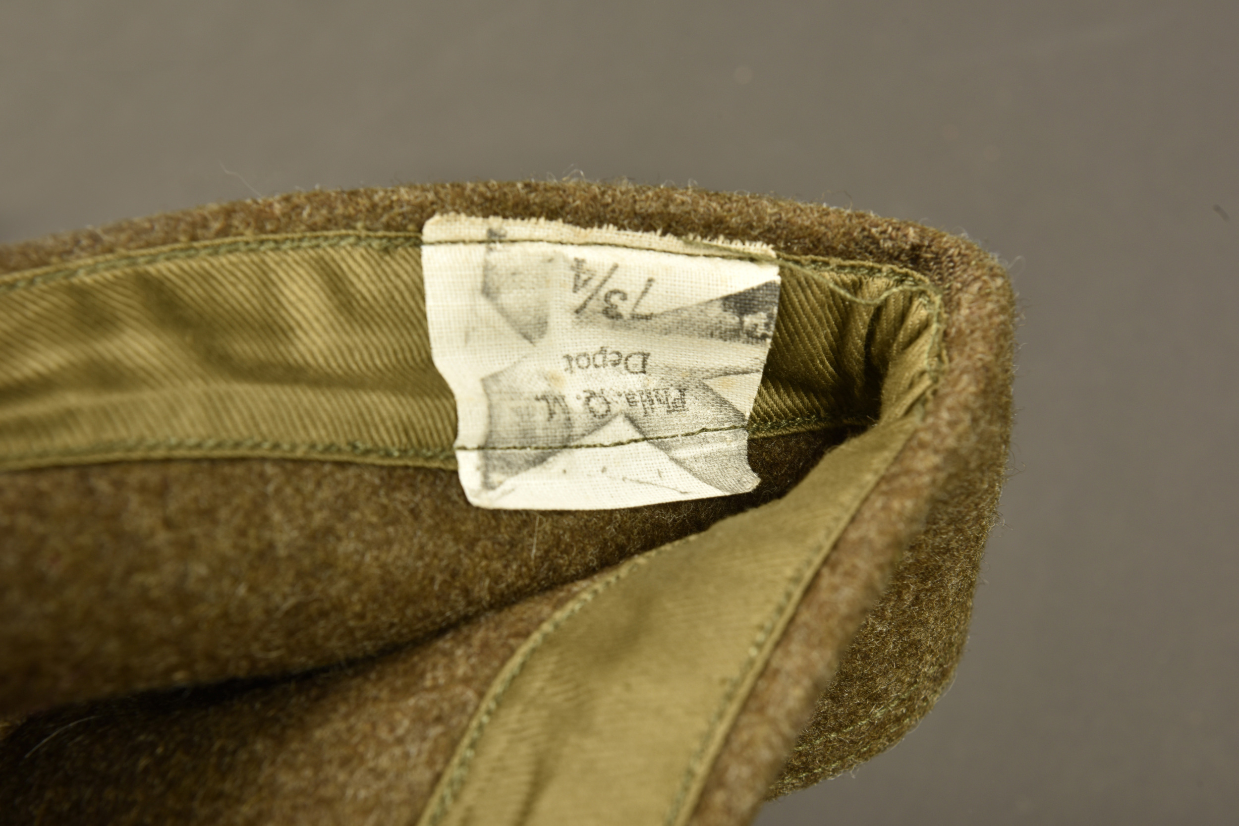 Culotte US en toile, bonnets de police et chevrons. US canvas breeches, overseas caps and chevrons — photo 2